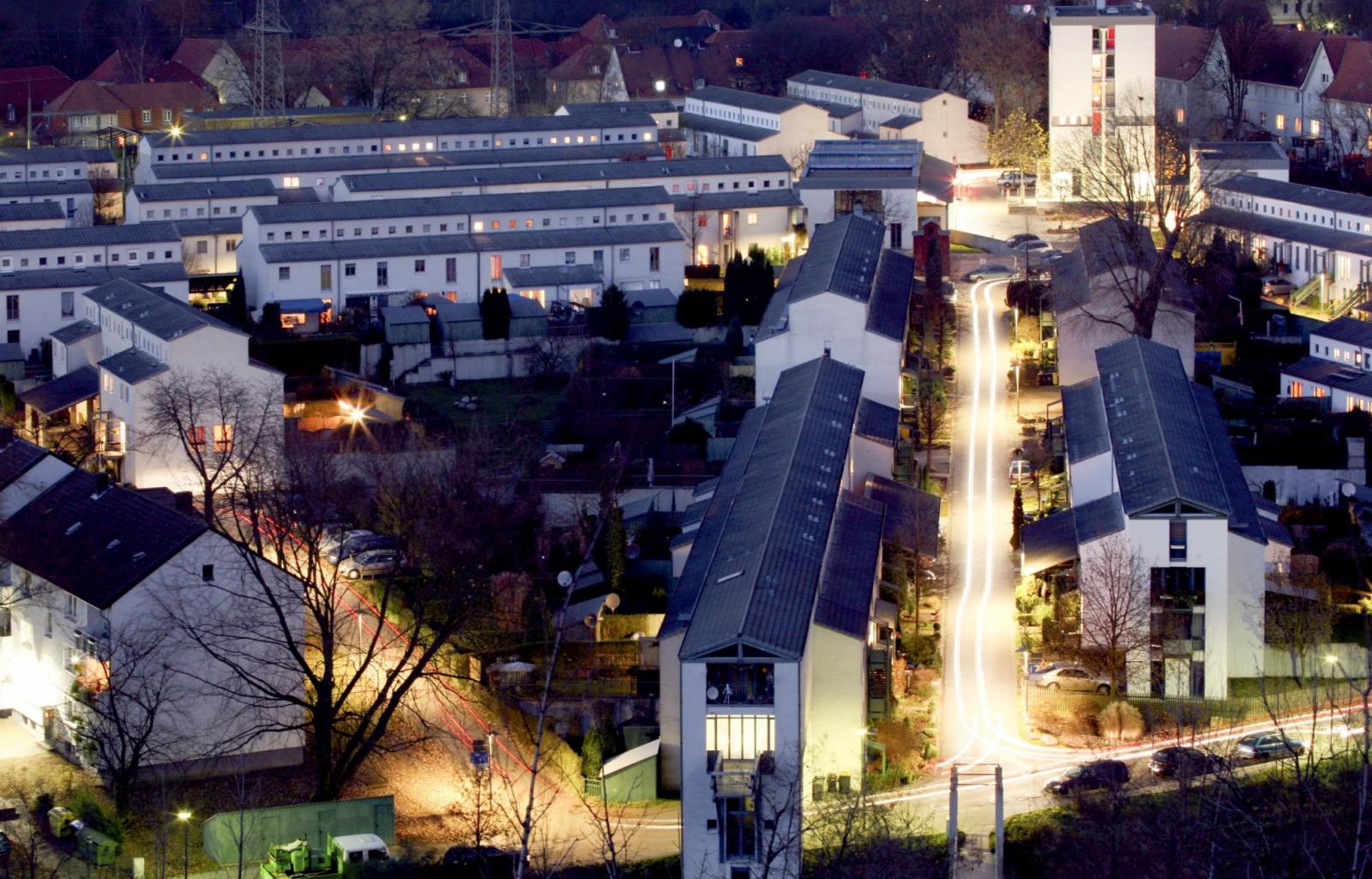 Schüngelberg-Siedlung (neuer Bereich) am Abend