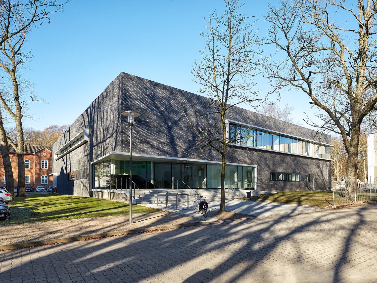 LWL Klinik Küchenhaus, Haupteingang und Adressbildung