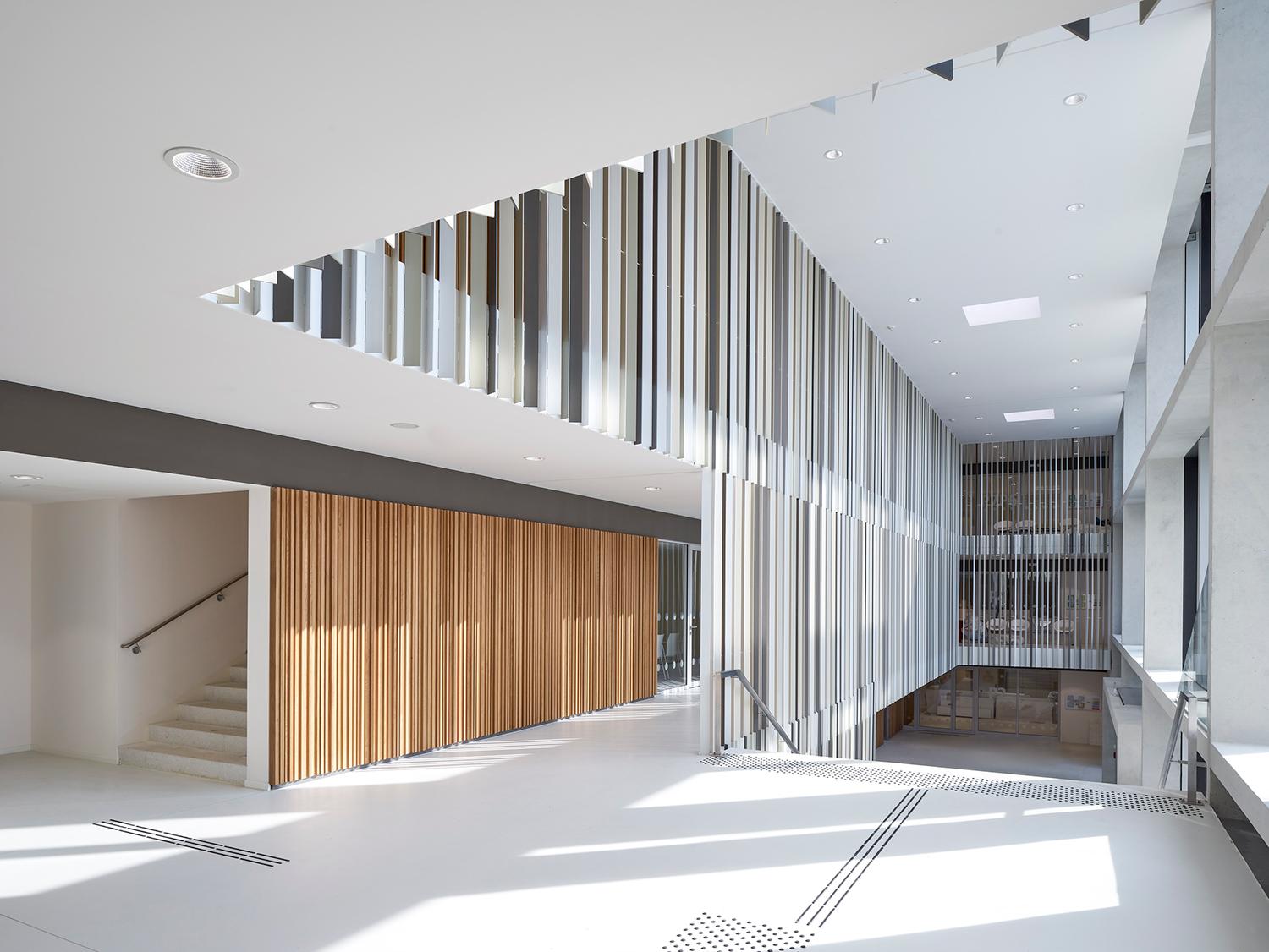 LWL Klinik Küchenhaus, mehrgeschossig offenes Foyer 
