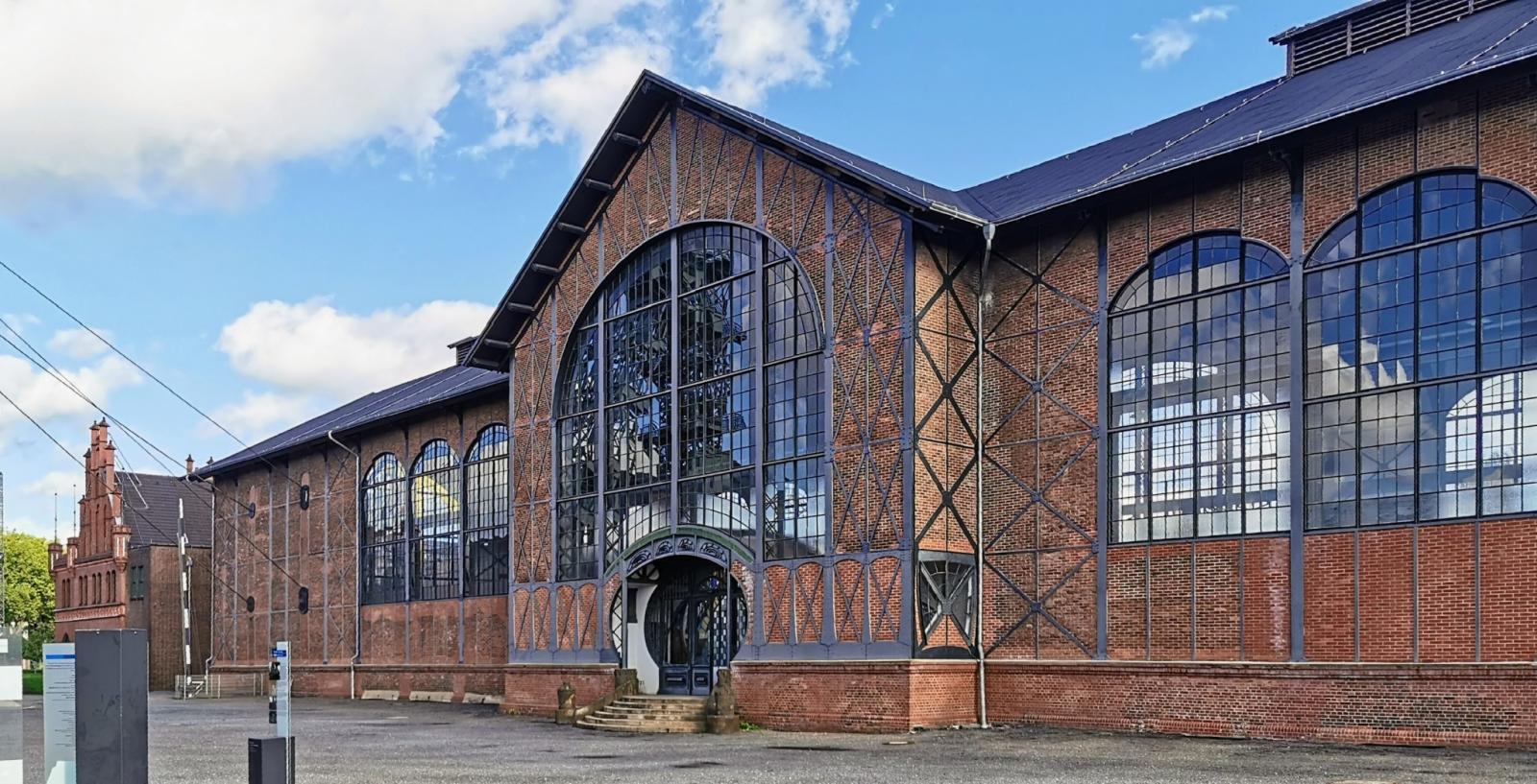 Maschinenhalle von außen