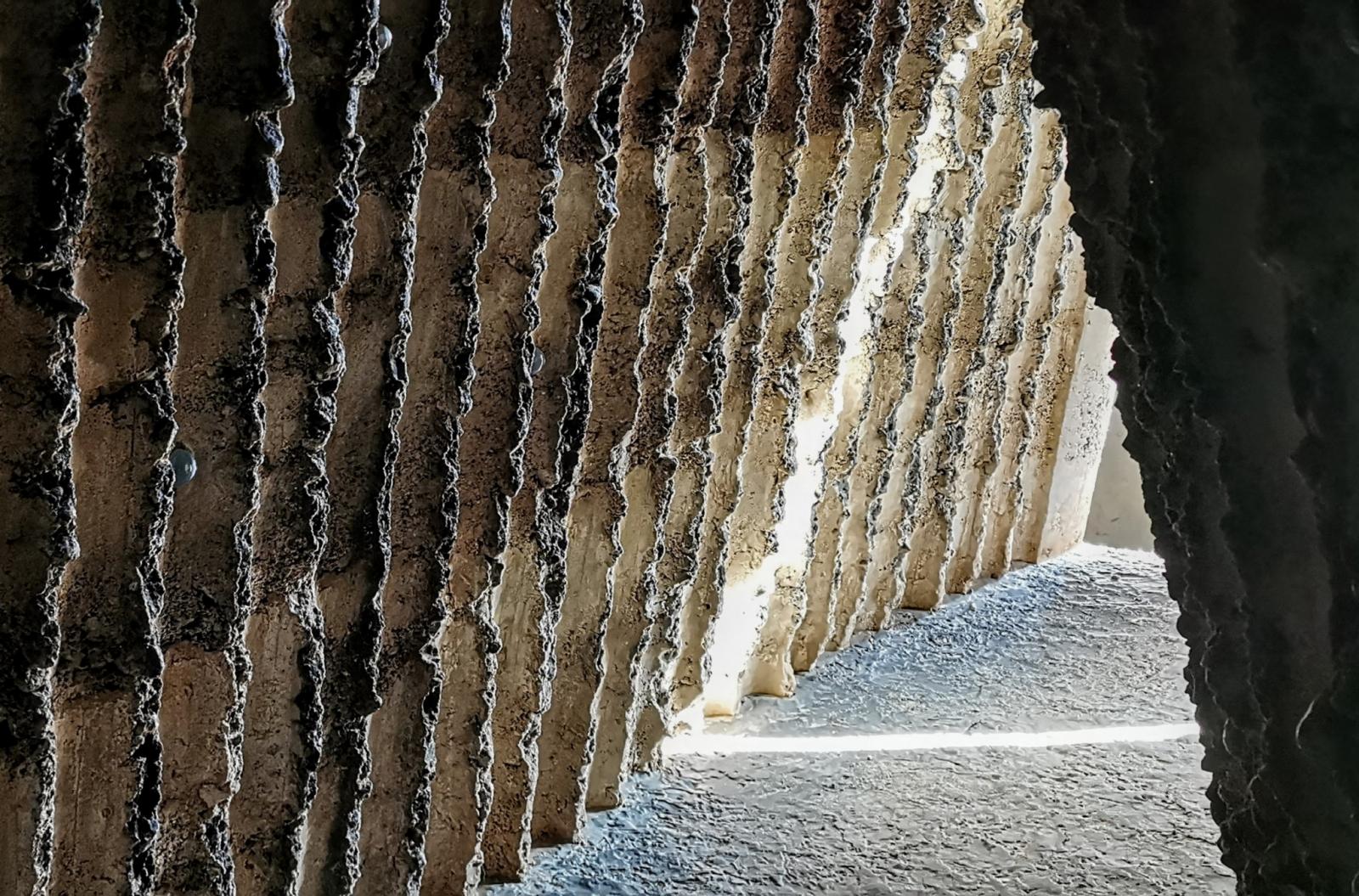 Blick zur Eingangstür der Bruder-Klaus-Kapelle