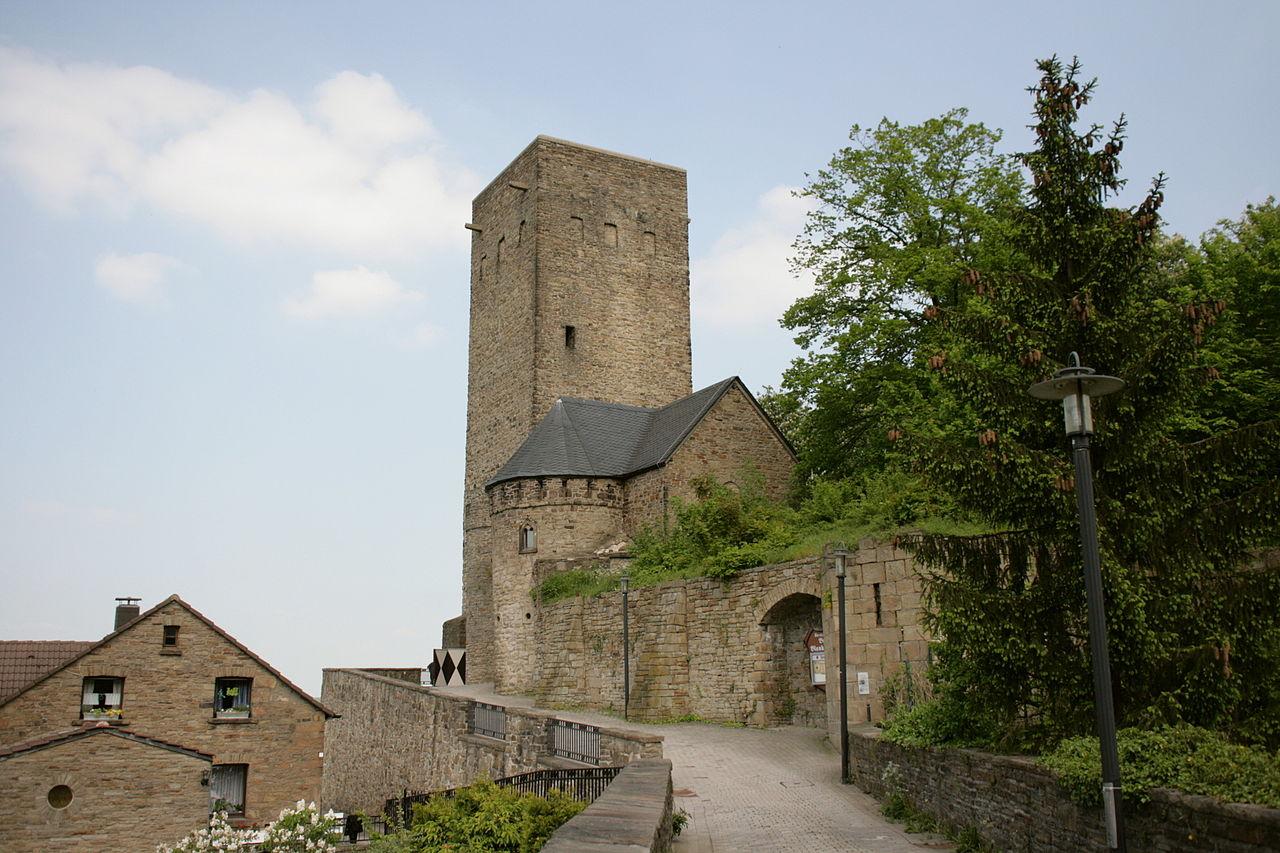 Burg Blankenstein mit Torturm