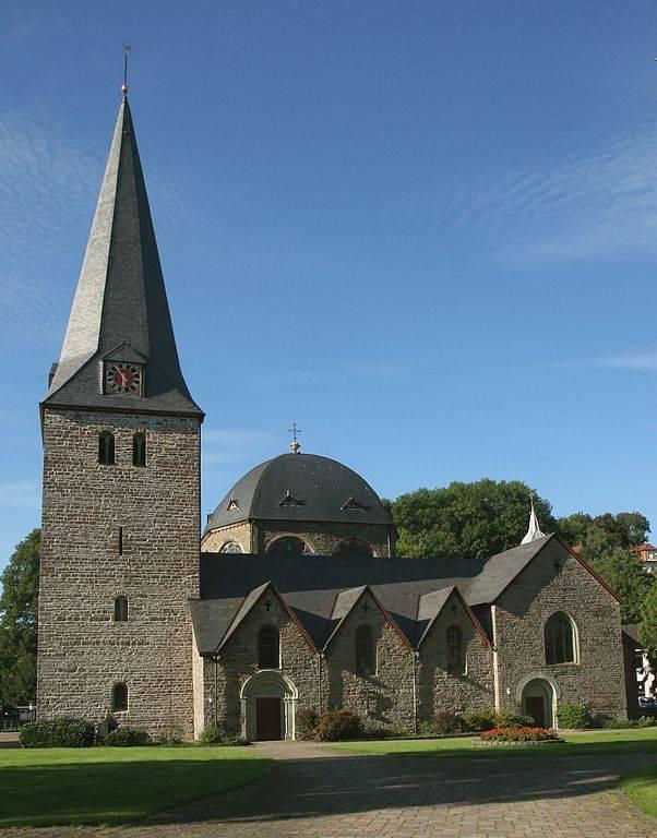 Seitenansicht der Pfarrkirche 