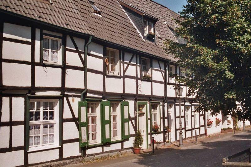 Fachwerkreihenhäuser mit Gehwegeinsicht