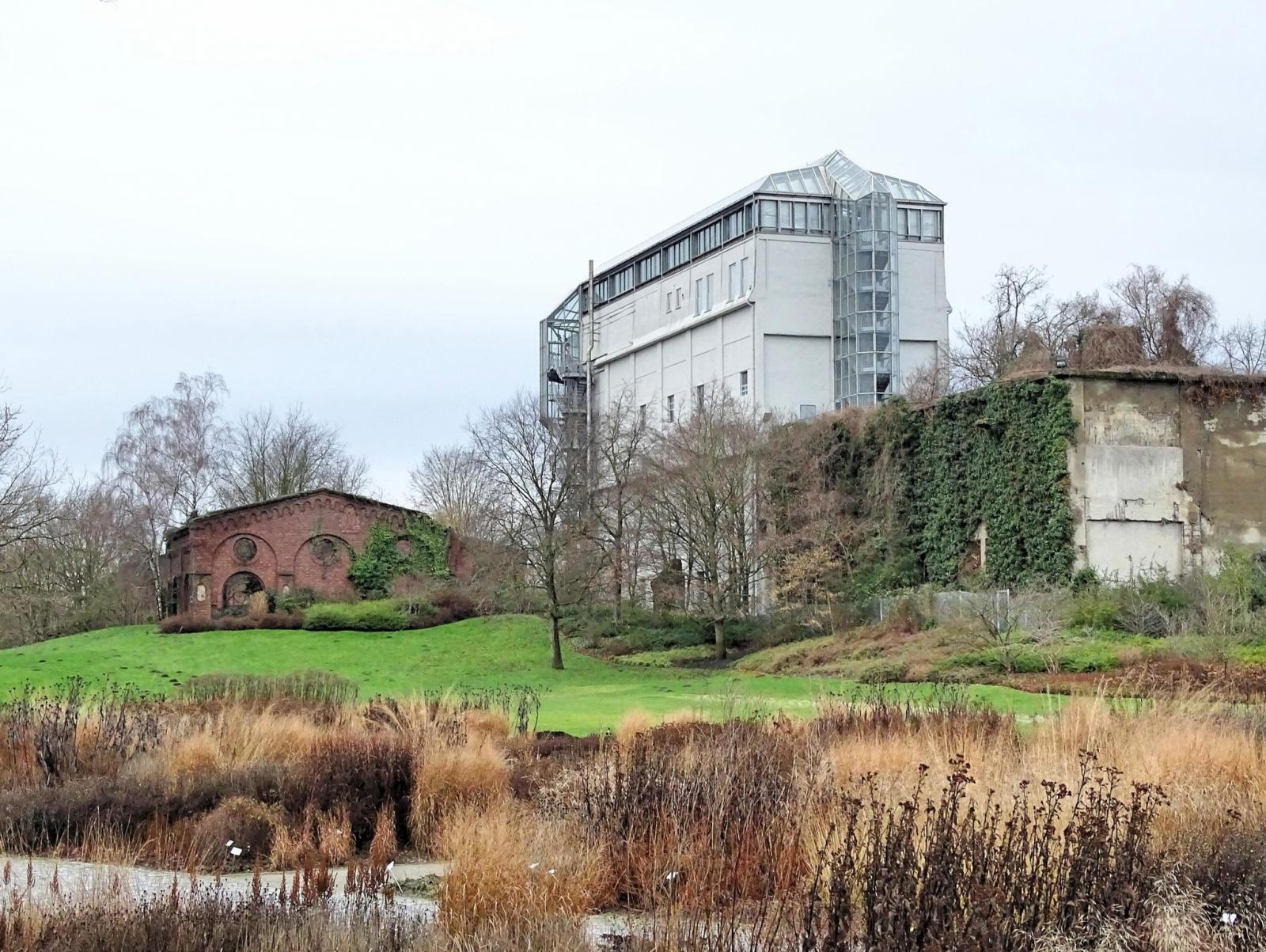 Maximilianpark mit Glaselefant von hinten