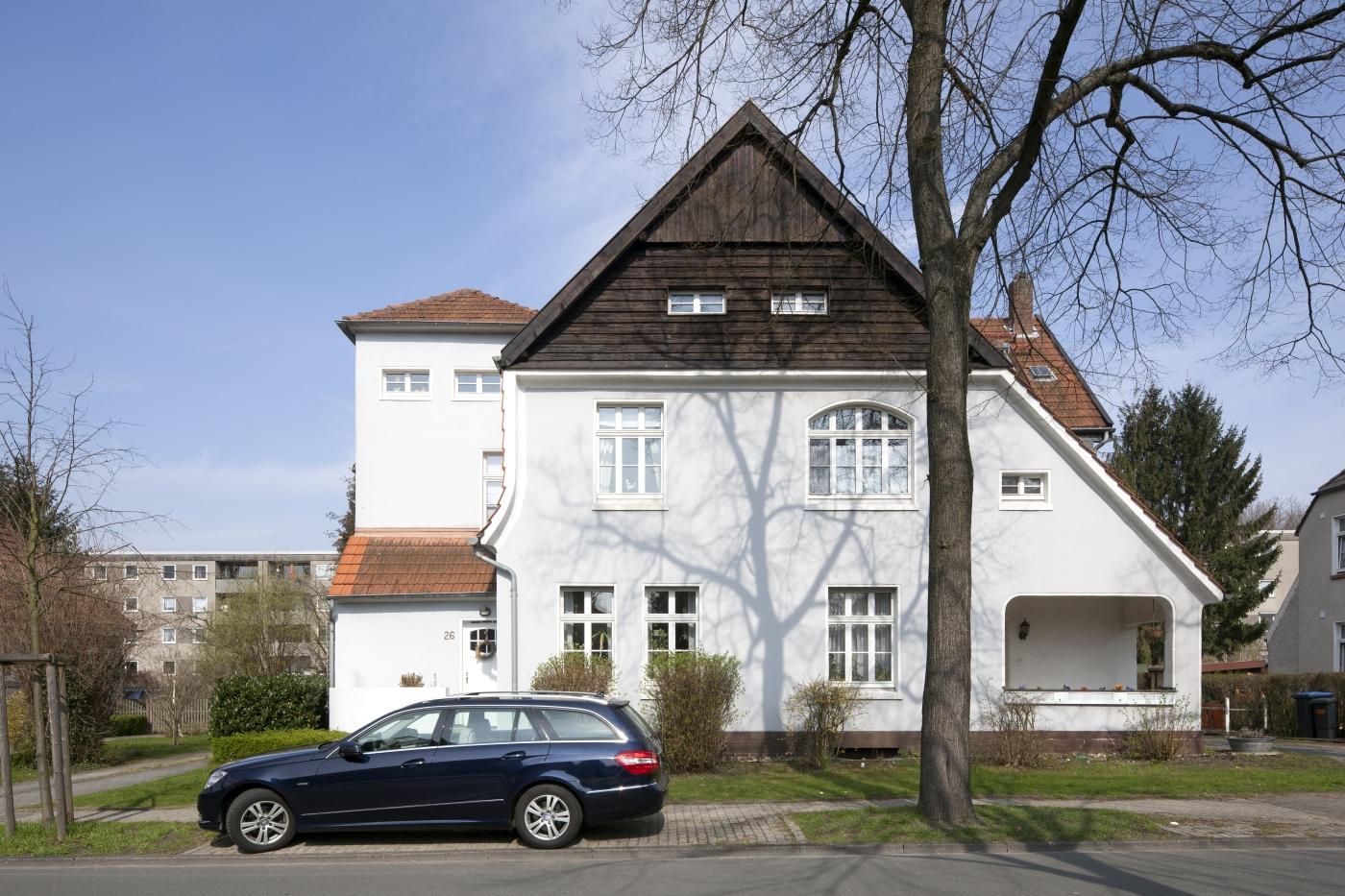 Straßenansicht eines Hauses der Siedlung