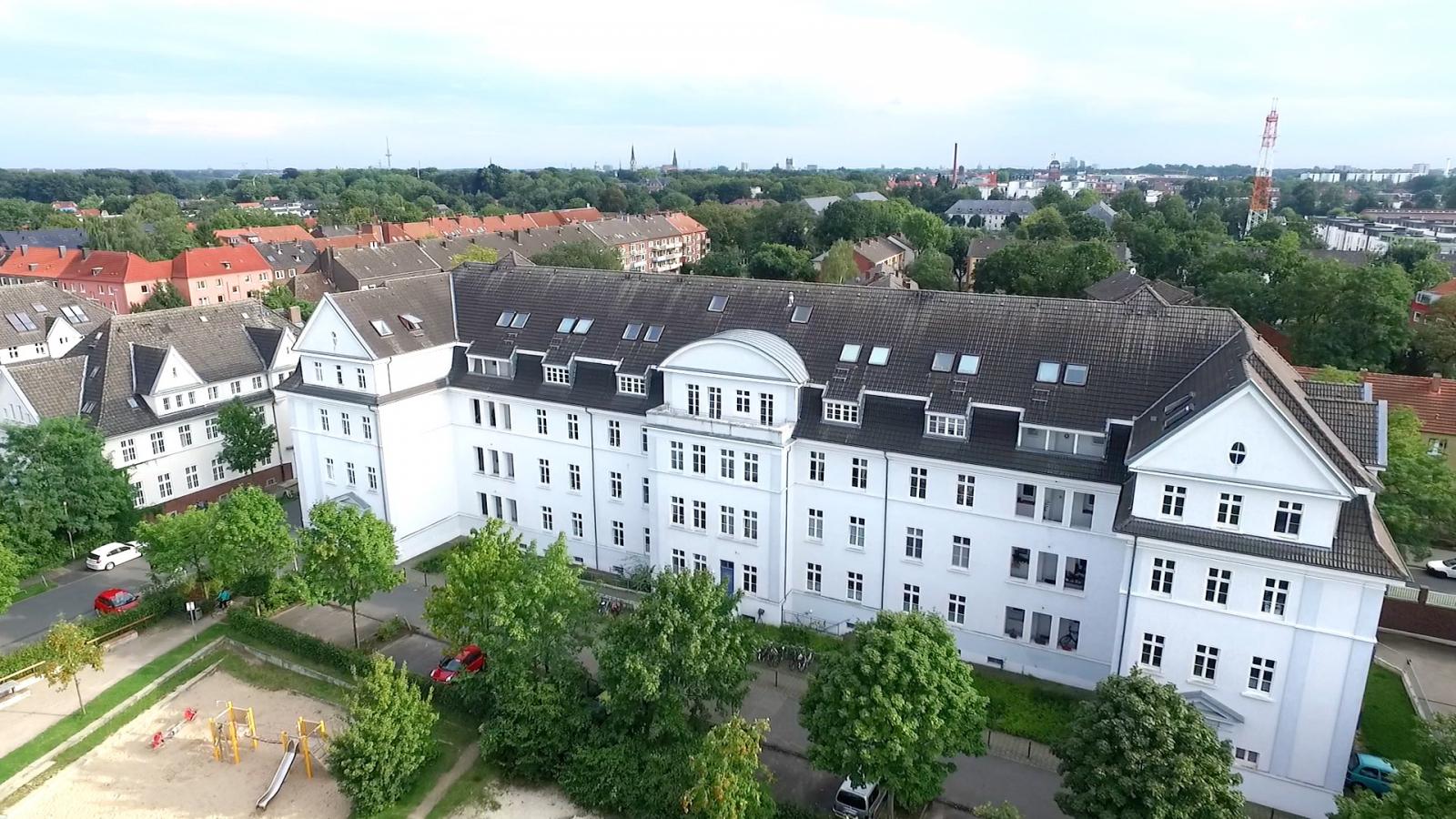 Luftbild saniertes Kasernengebäude 