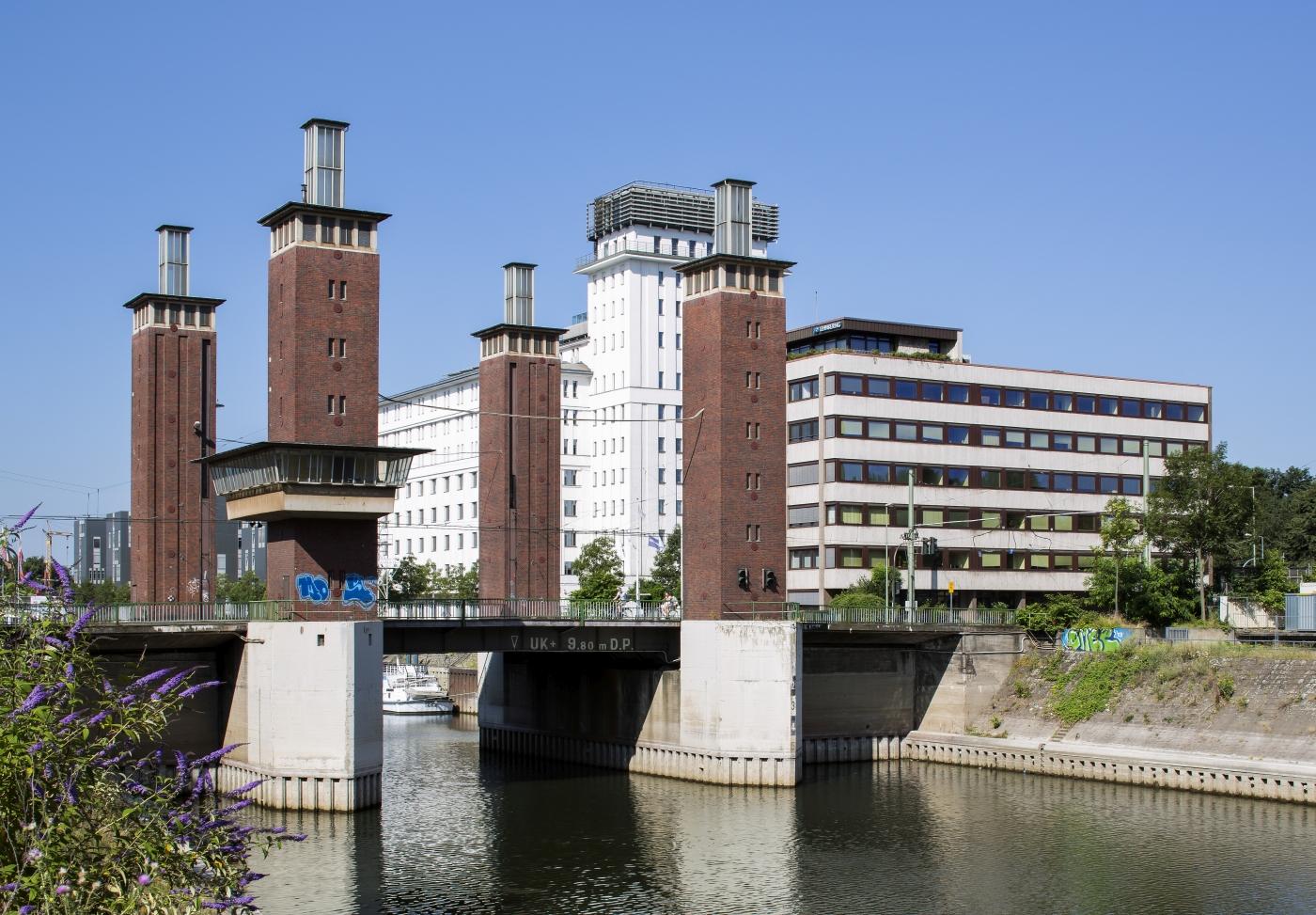 Schwanentorbrücke von Osten