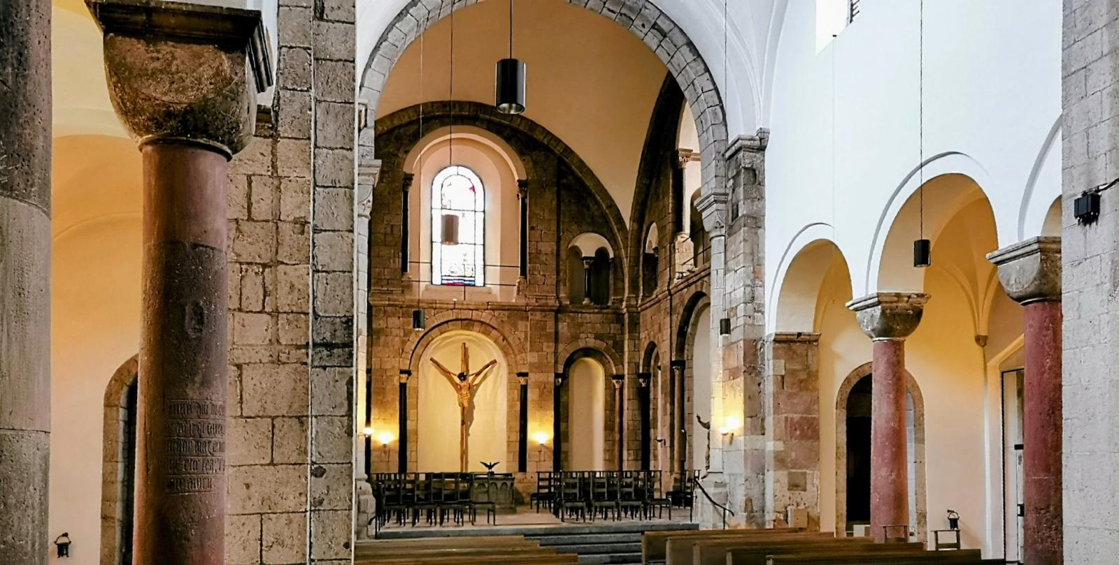 Kirchenraum mit Blick nach Westen