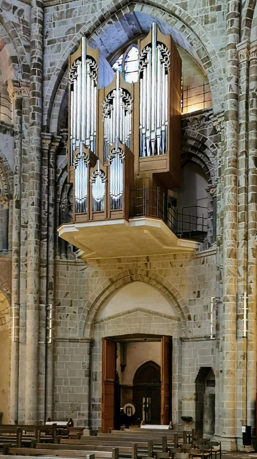 Orgel St. Gereon im Westen über dem Portal