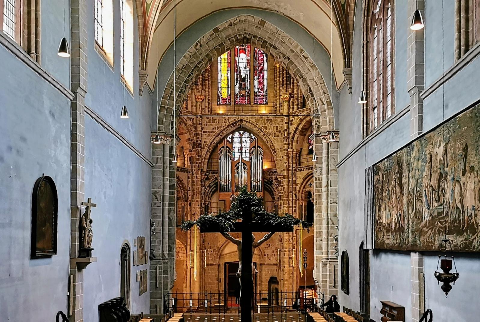 Kircheninnenraum St. Gereon, Blick Richtung Westen