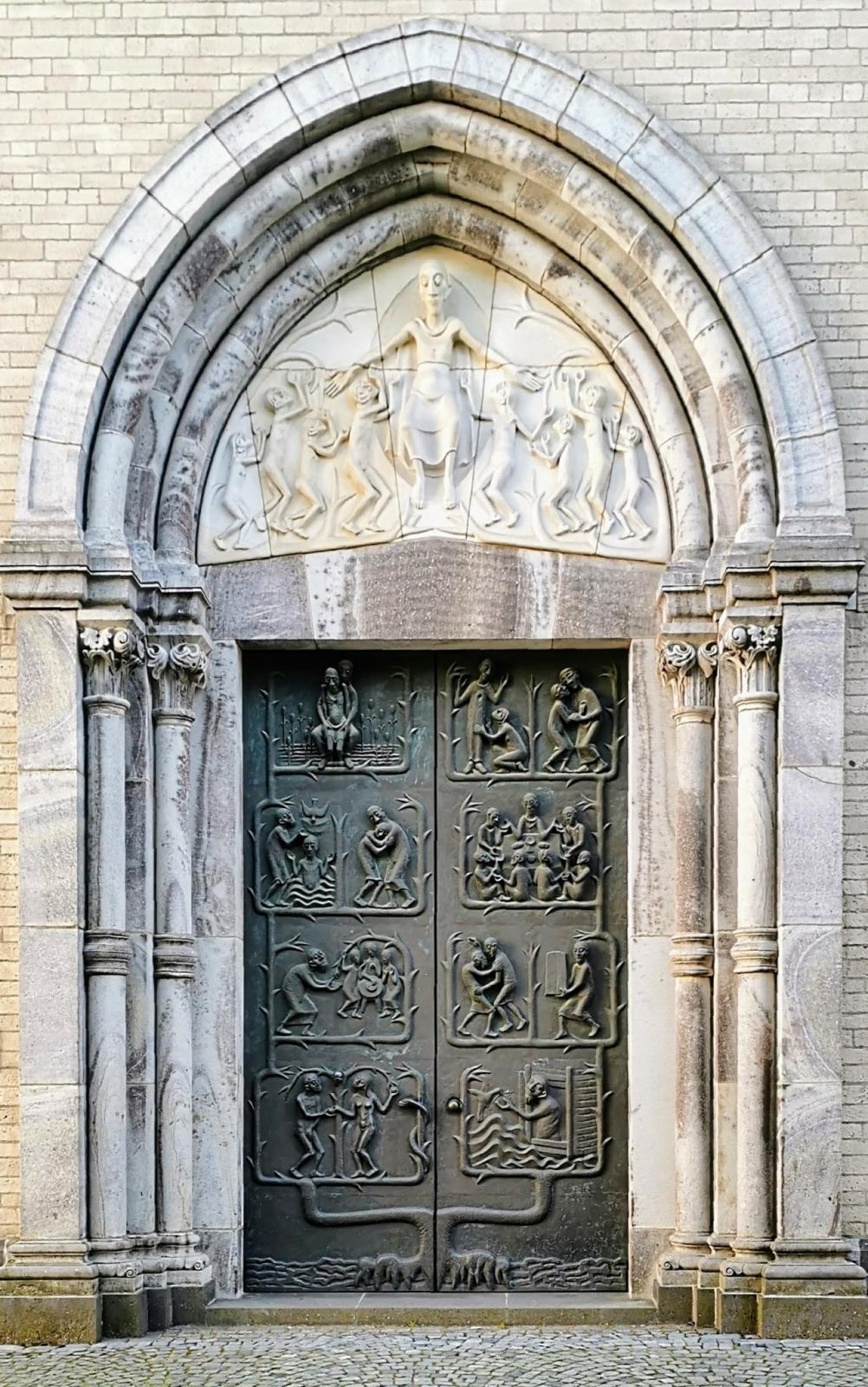 Eingangsportal Westseite St. Kunibert Köln