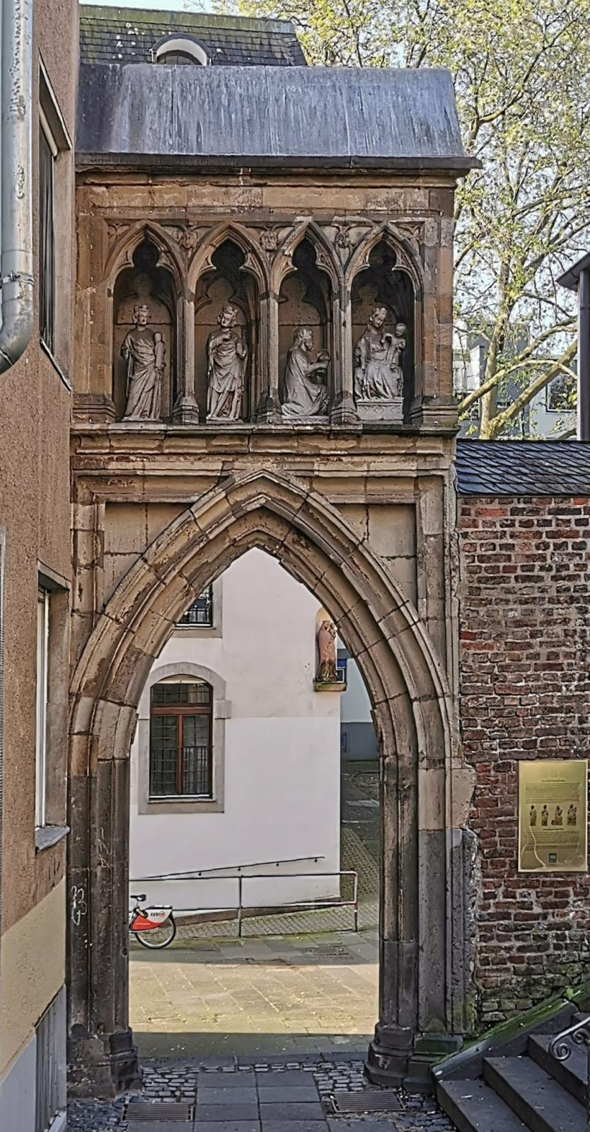 Dreikönigenpförtchen zwischen Lichthof und Marienplatz