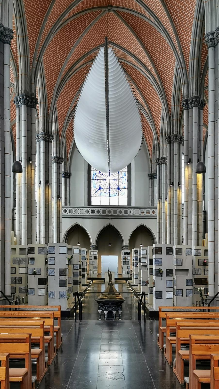 innenansicht mit Blick Richtung Empore