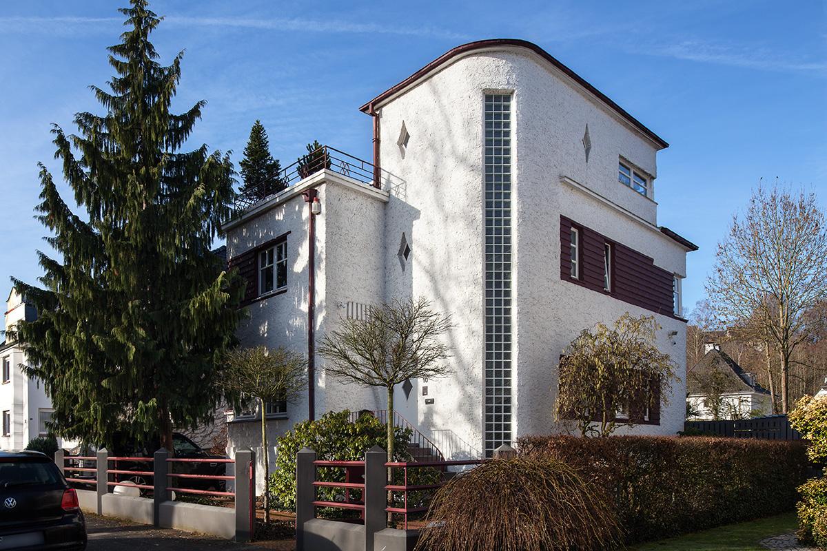 Arnsberg, Trift 10, Straßen- und Seitenansicht