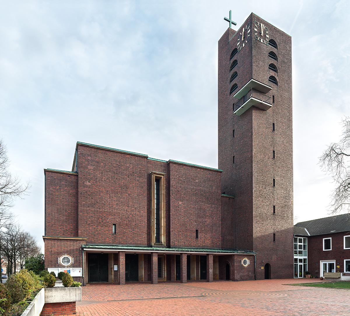 Münster, Heilig-Geist-Kirche, Hauptansicht mit Turm