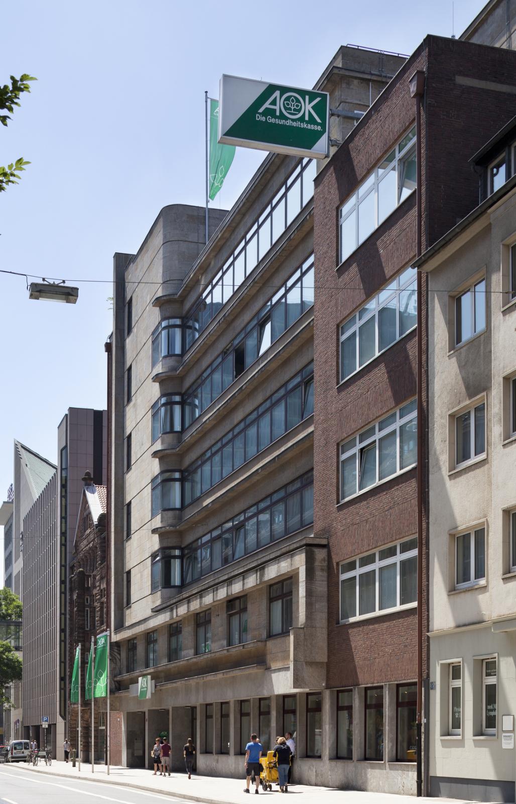Fassade der Allgemeinen Ortskrankenkasse Düsseldorf