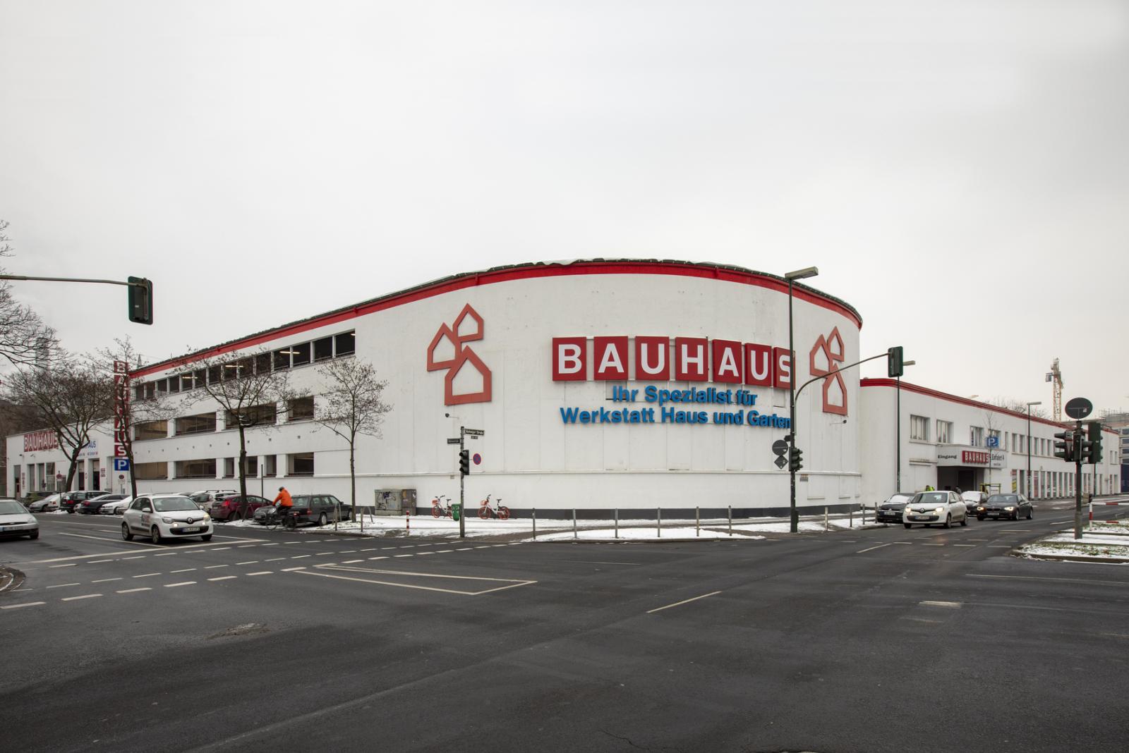 Außenenansicht ehemalige Opelgarage