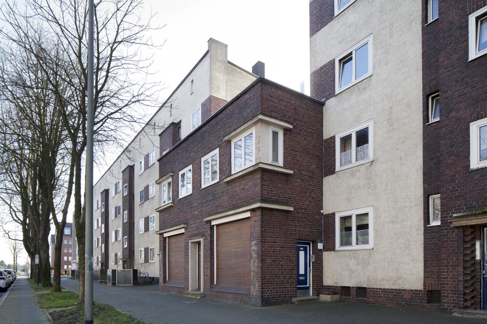 Häuserfassaden mit Klinker und Putz in der Siedlung Hellweg