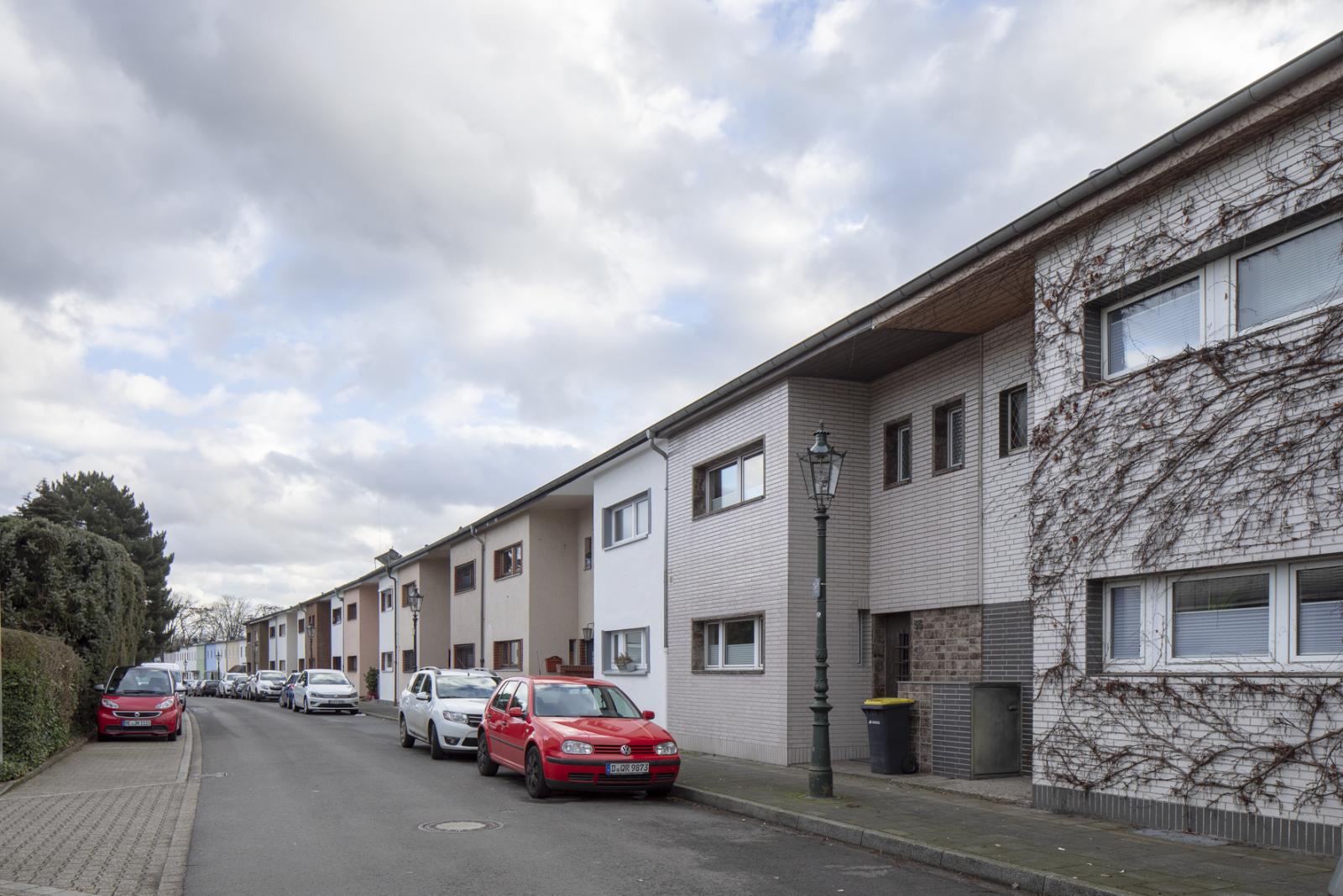 Häuserzeile in der Siedlung Unter den Eichen