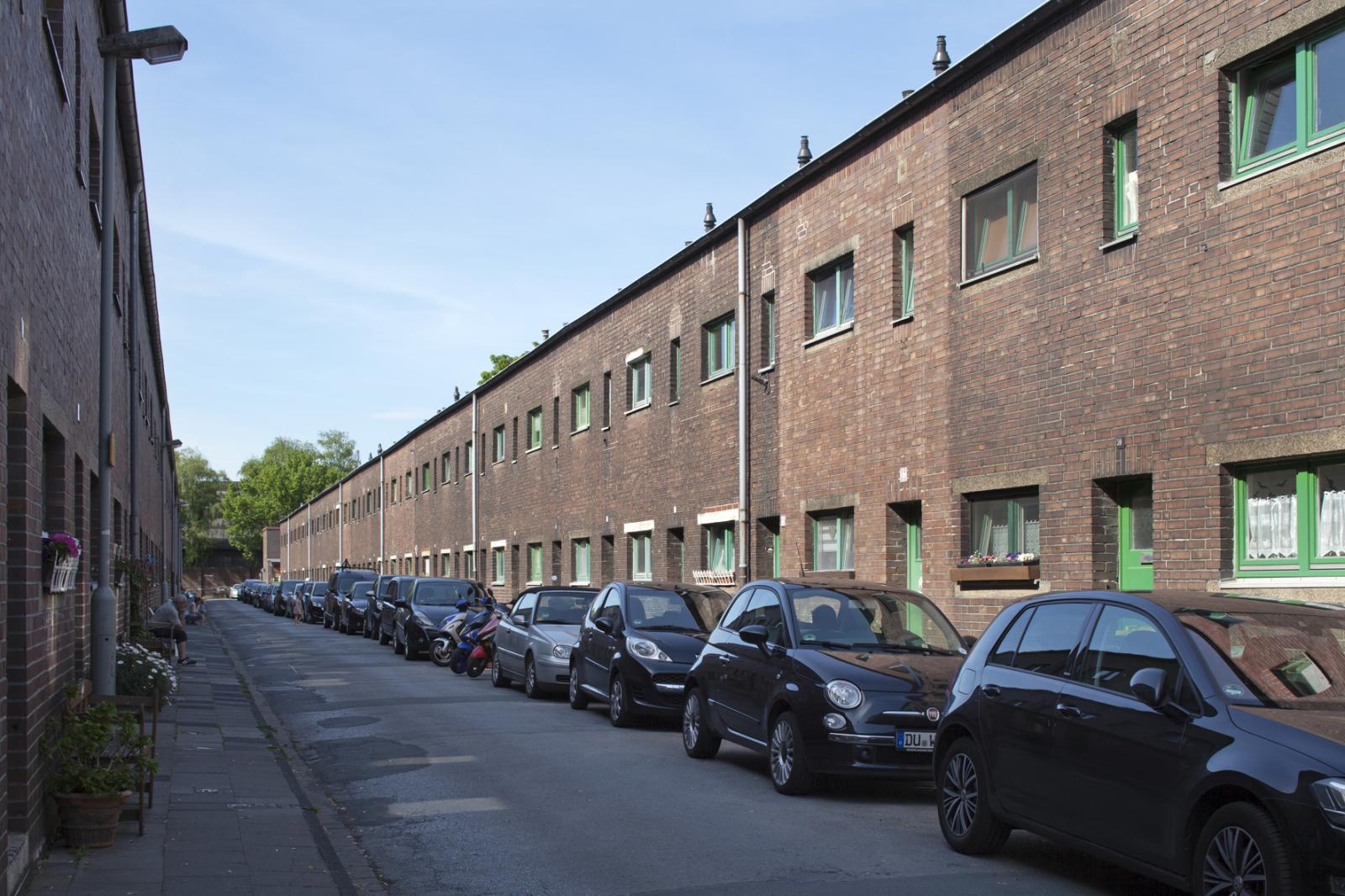 Straßenflucht in der Dickelsbachsiedlung