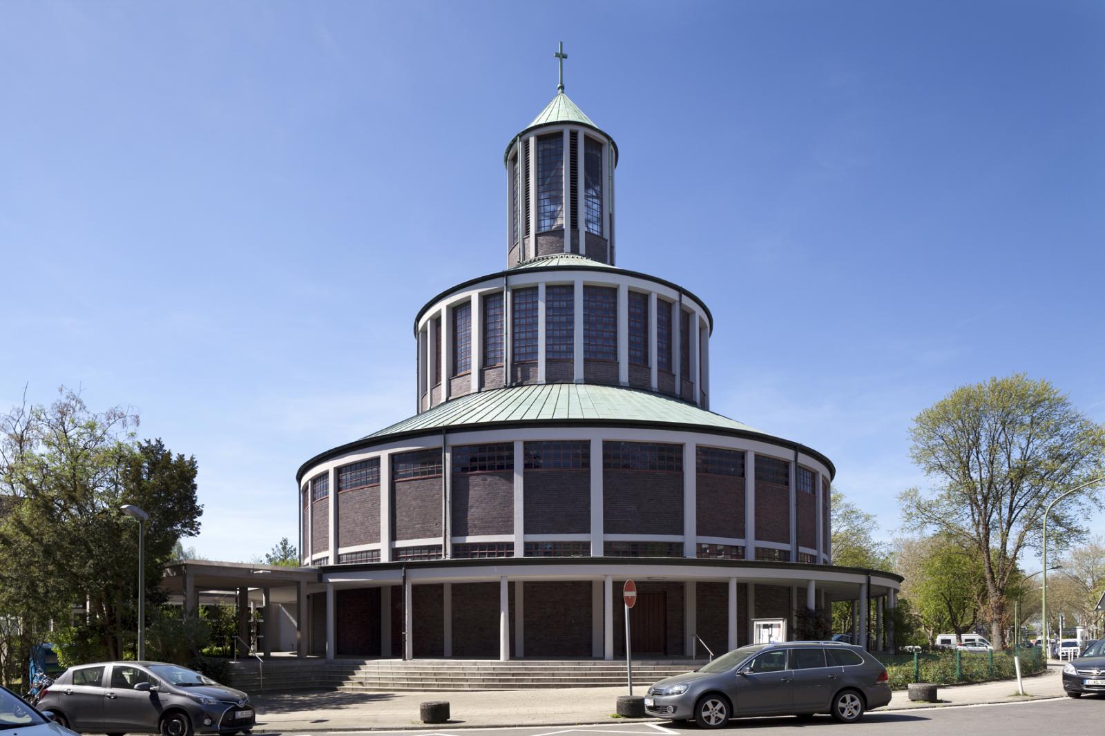 Außenansicht Auferstehungskirche in Essen