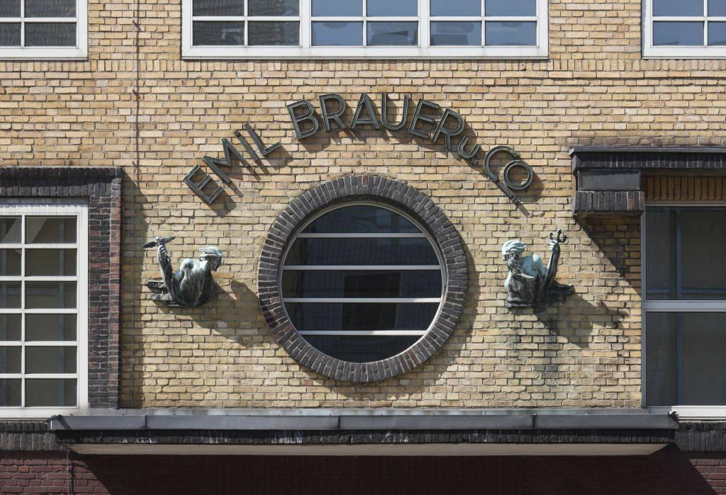Schriftzug ehem. Schirmfabrik E. Brauer
