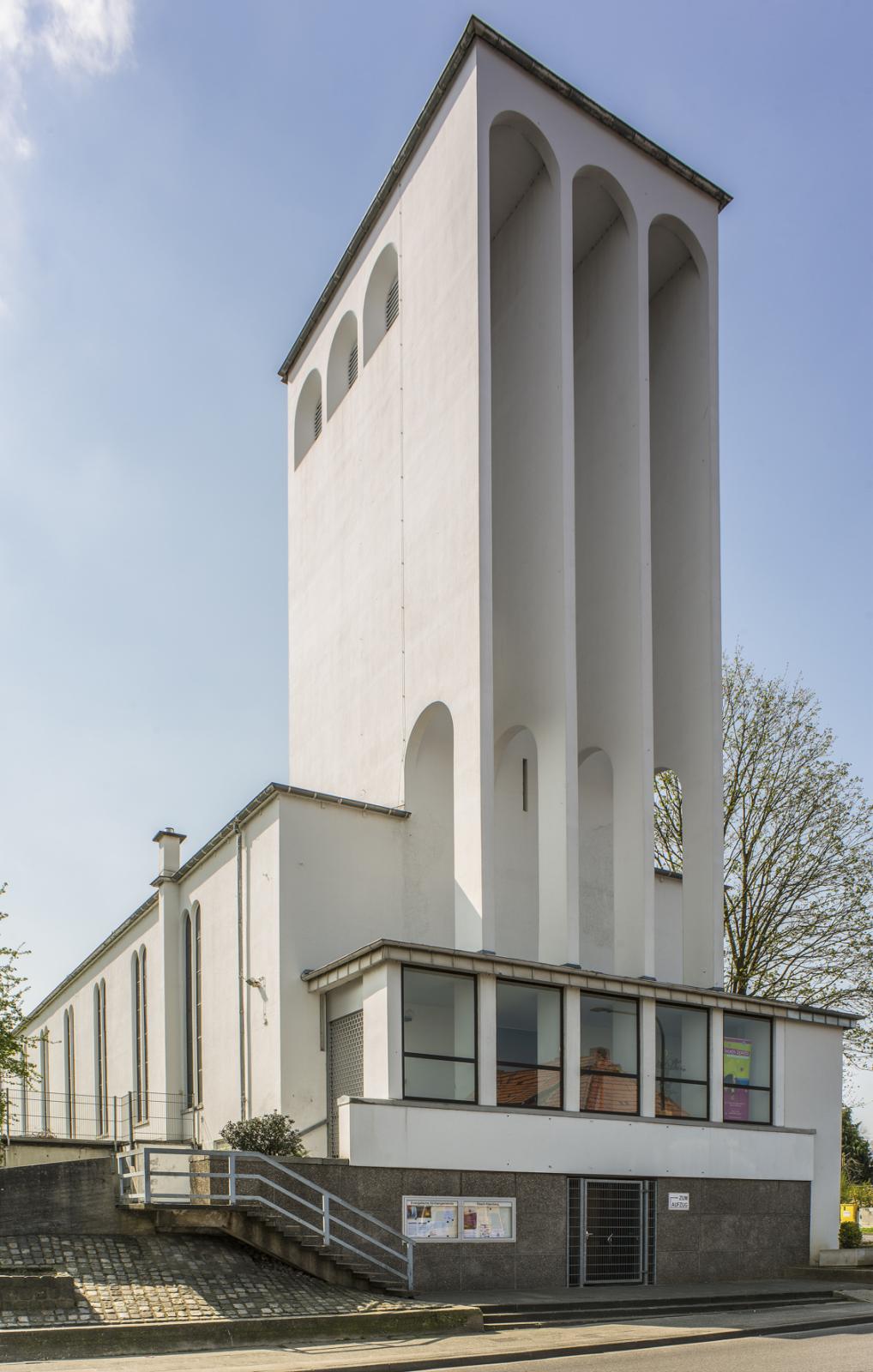 Turmansicht der Evangelischen Erlöserkirche auf der Maastrichter Straße 49
