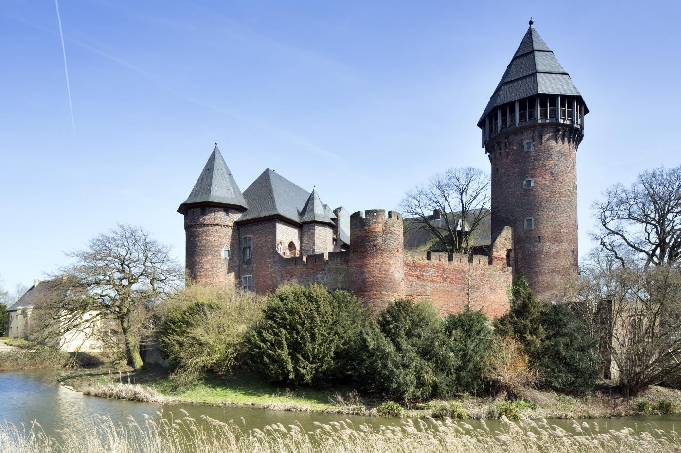 Burg Linn im Historischen Stadtkern Krefeld-Linn