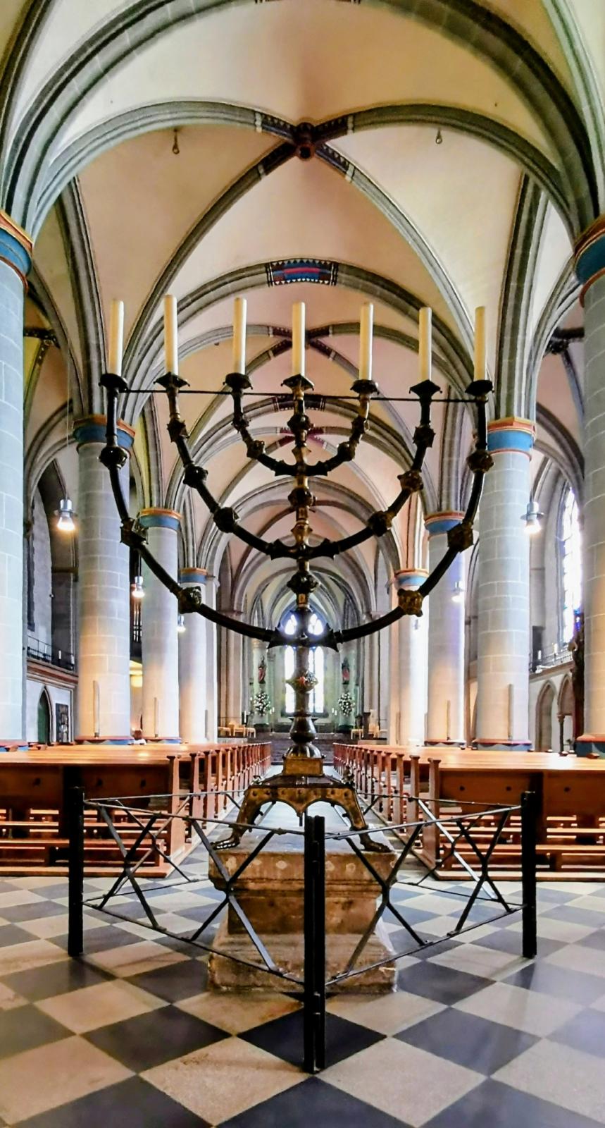 Blick nach Osten ins Langhaus