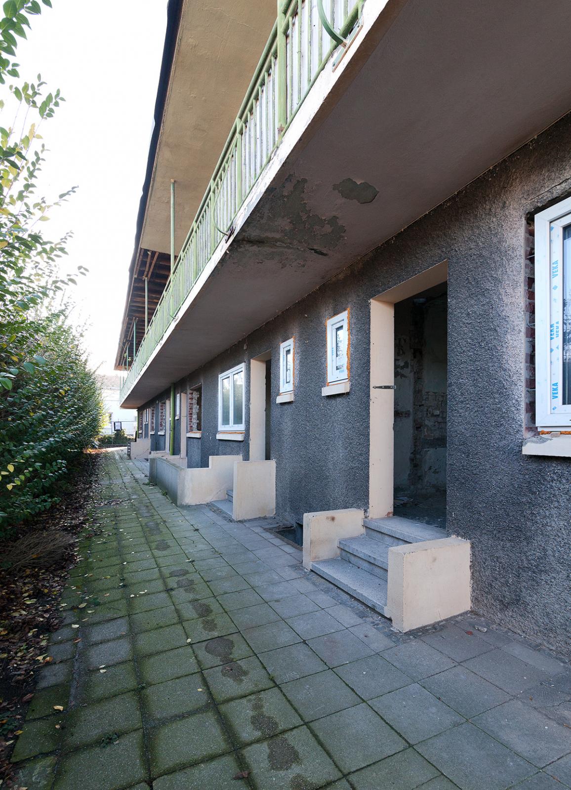 Bochum, Schulstr. 12, Häuserzeile mit Laubengang