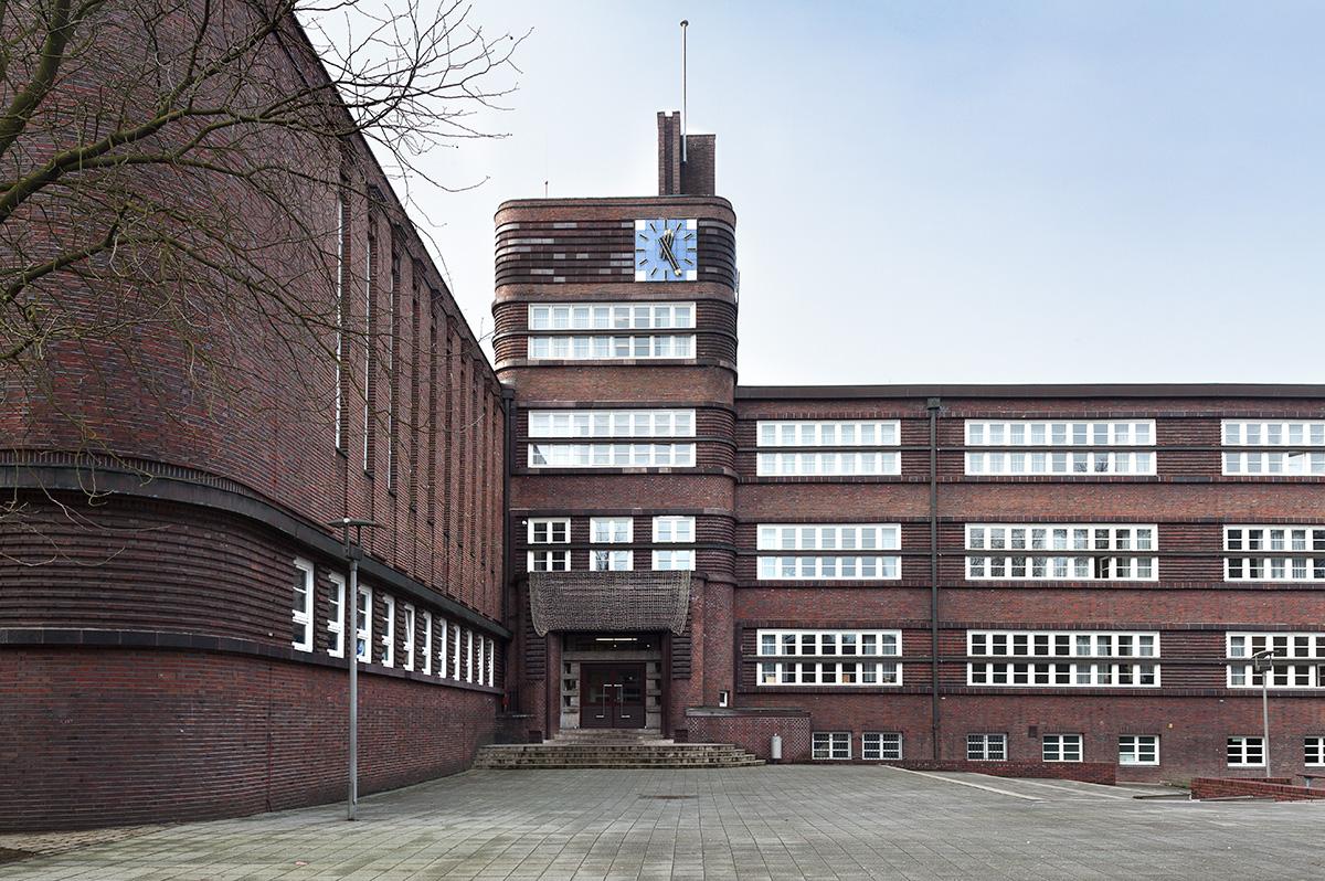 Lünen, Friedenstr. 12, Freiherr-vom-Stein-Gymnasium, Haupteingang mit Turm