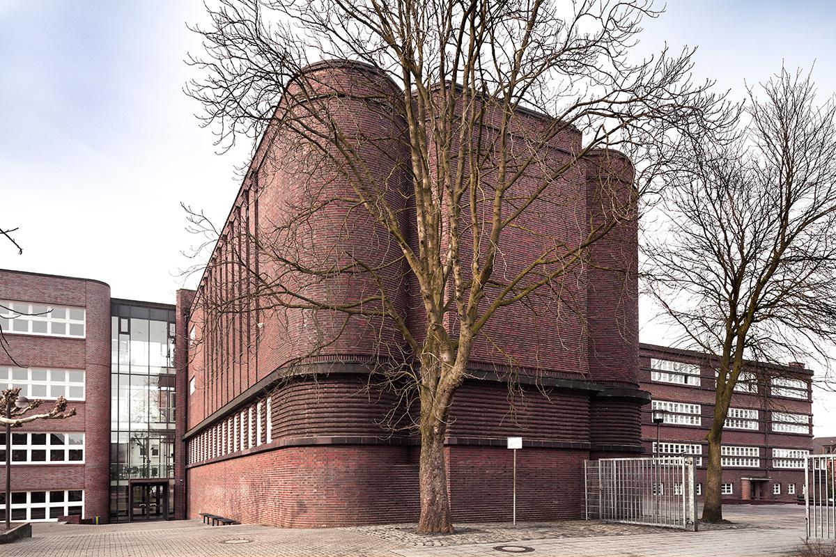 Lünen, Friedenstr. 12, Freiherr-vom-Stein-Gymnasium, Glasfuge zum neuen Anbau