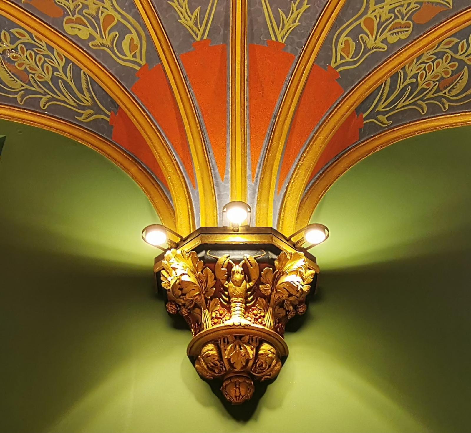 Saal Rossini, Wandkapitell