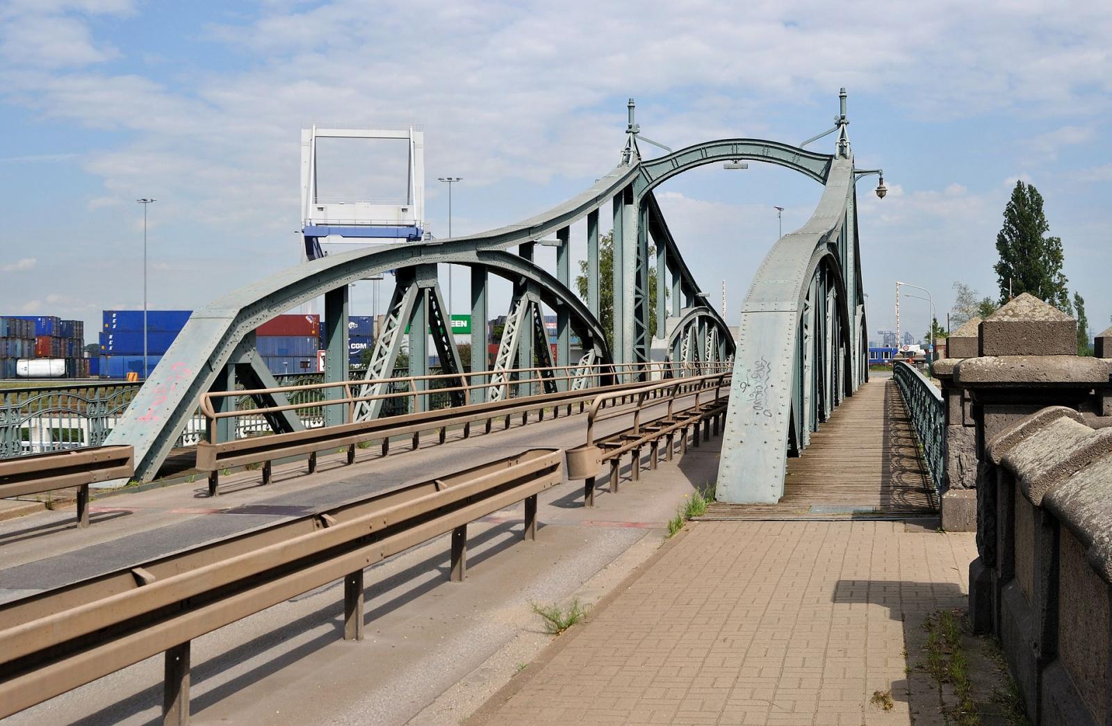 Hafendrehbrücke 