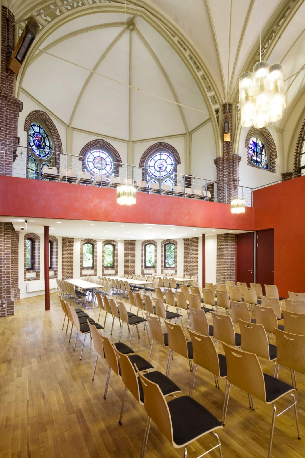 Offener Kirchenraum mit flexibler Bestuhlung