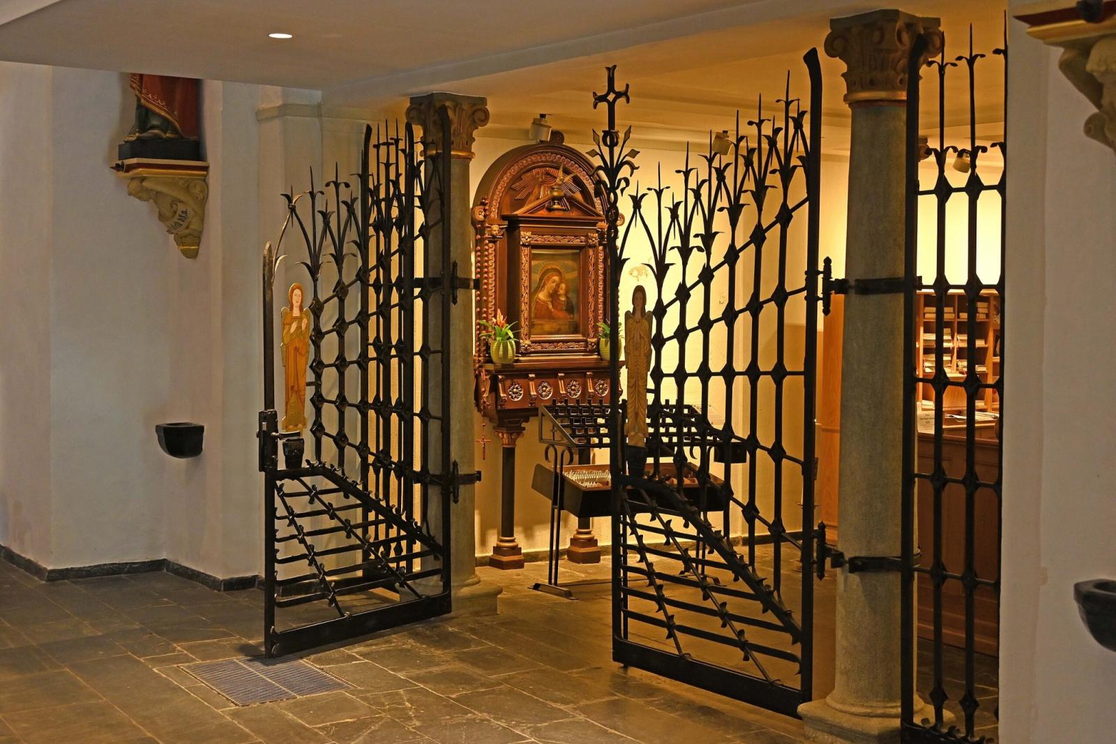 Turmhalle, Maria-Hilf-Altar