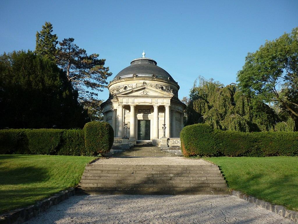 Mausoleum der Familie Carstanjen, heute öffentliche Urnengrabstätte