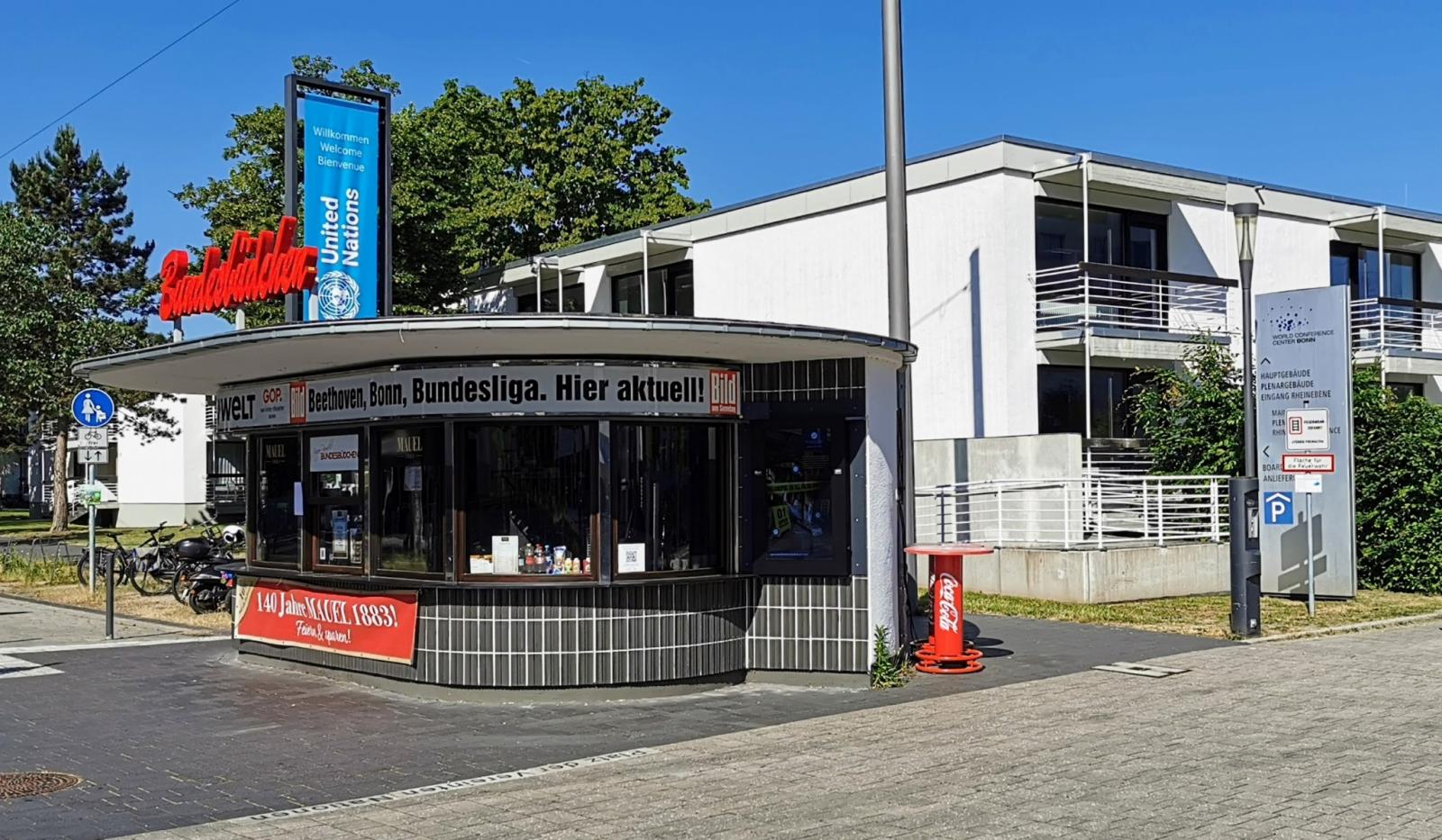 Bundesbüdchen vor Abgeordneten-Wohnhäusern