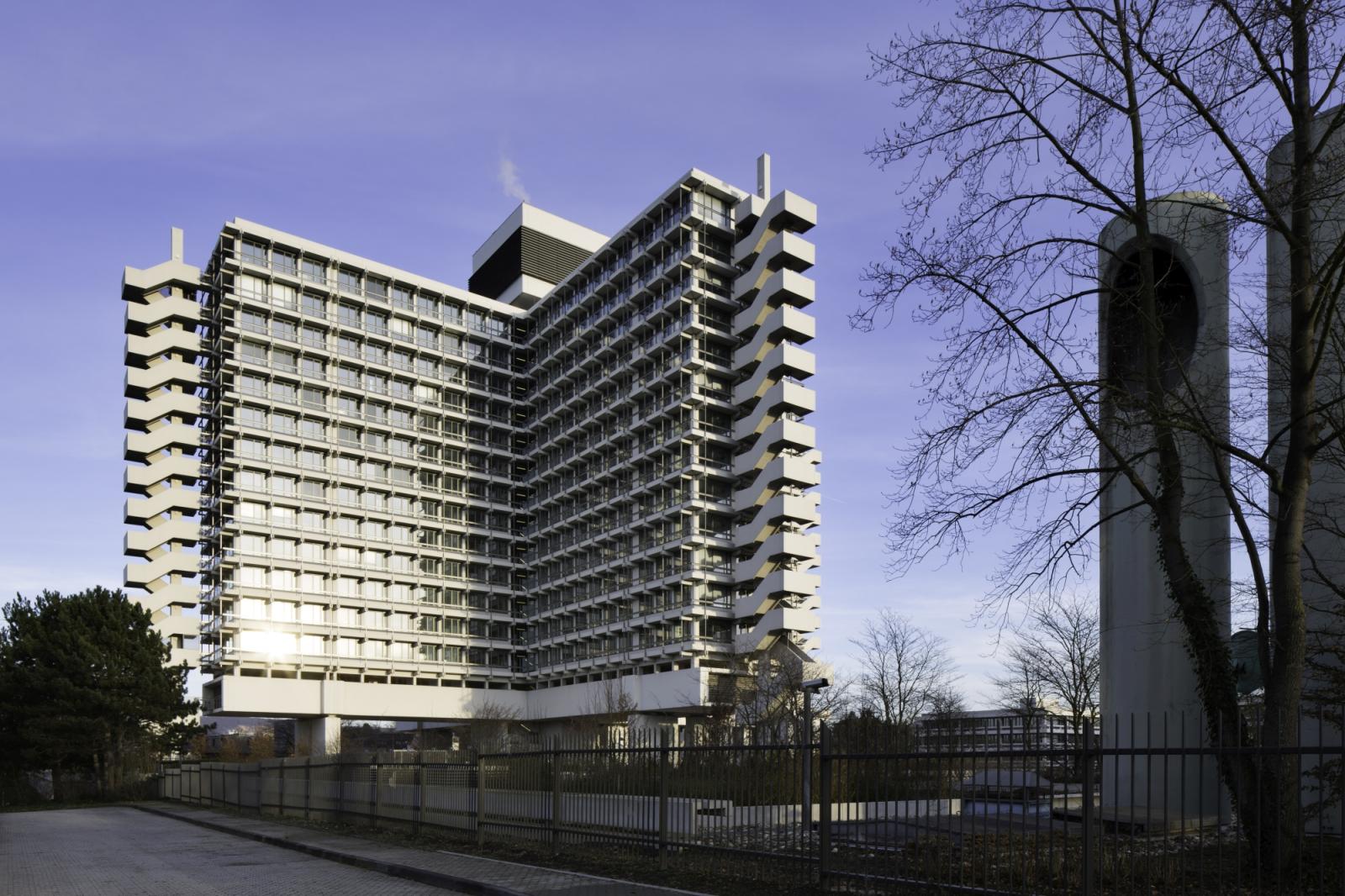 Kreuzbau Heinemannstraße 2, Ansicht von Westen