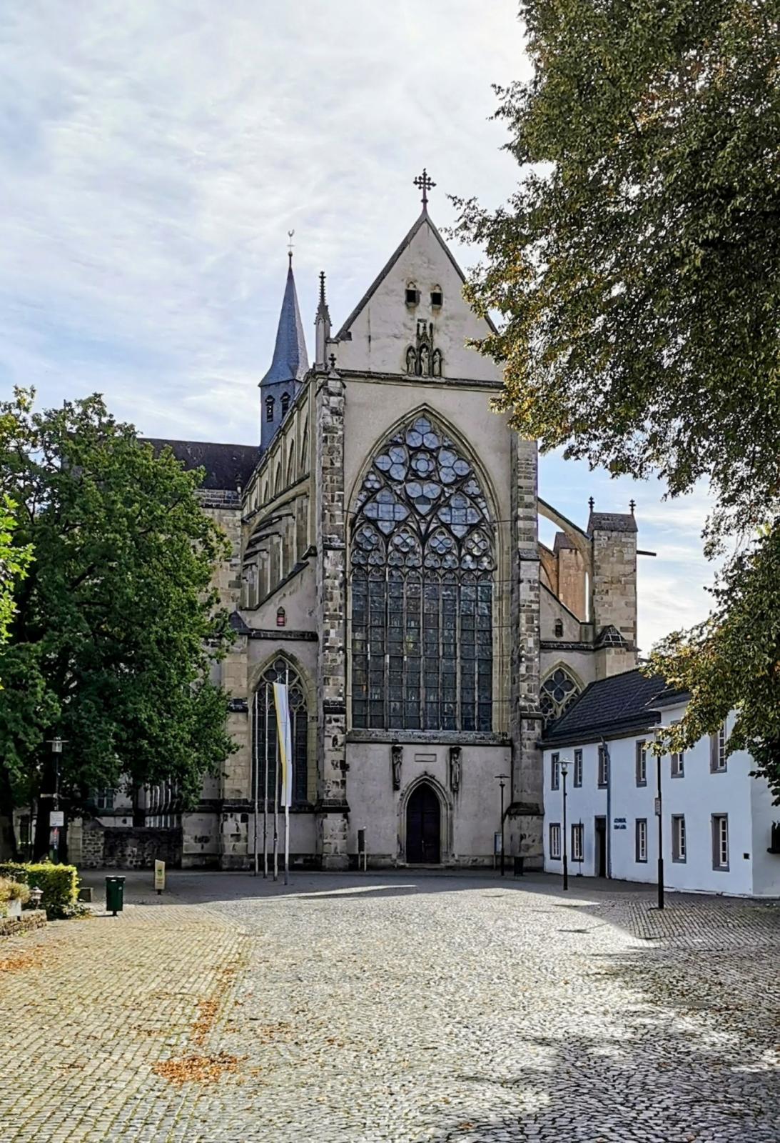 Altenberger Dom, Westfassade mit Eingangsportal