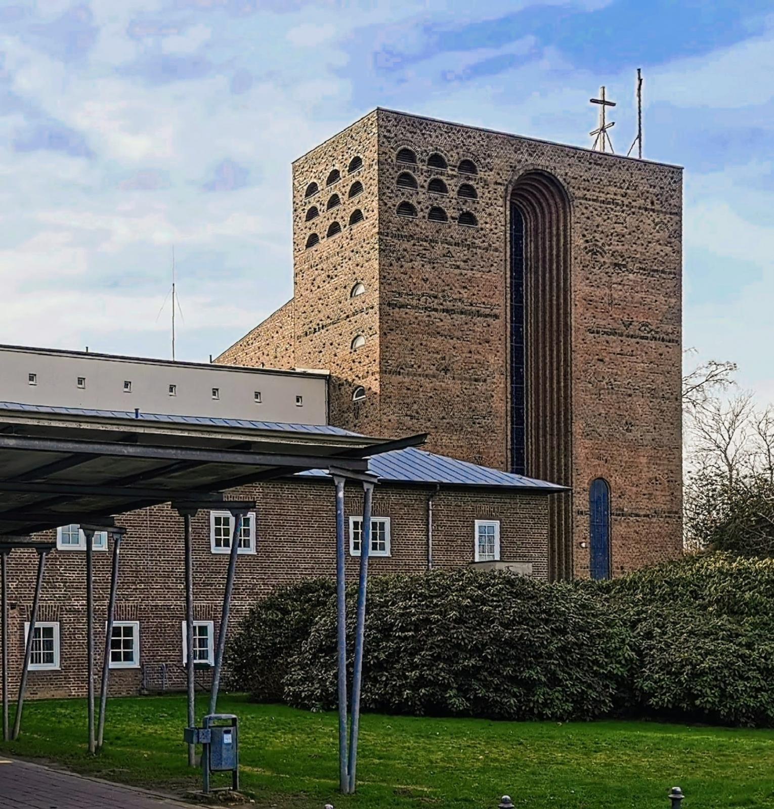 Gesamtansicht St. Kamillus mit Kloster