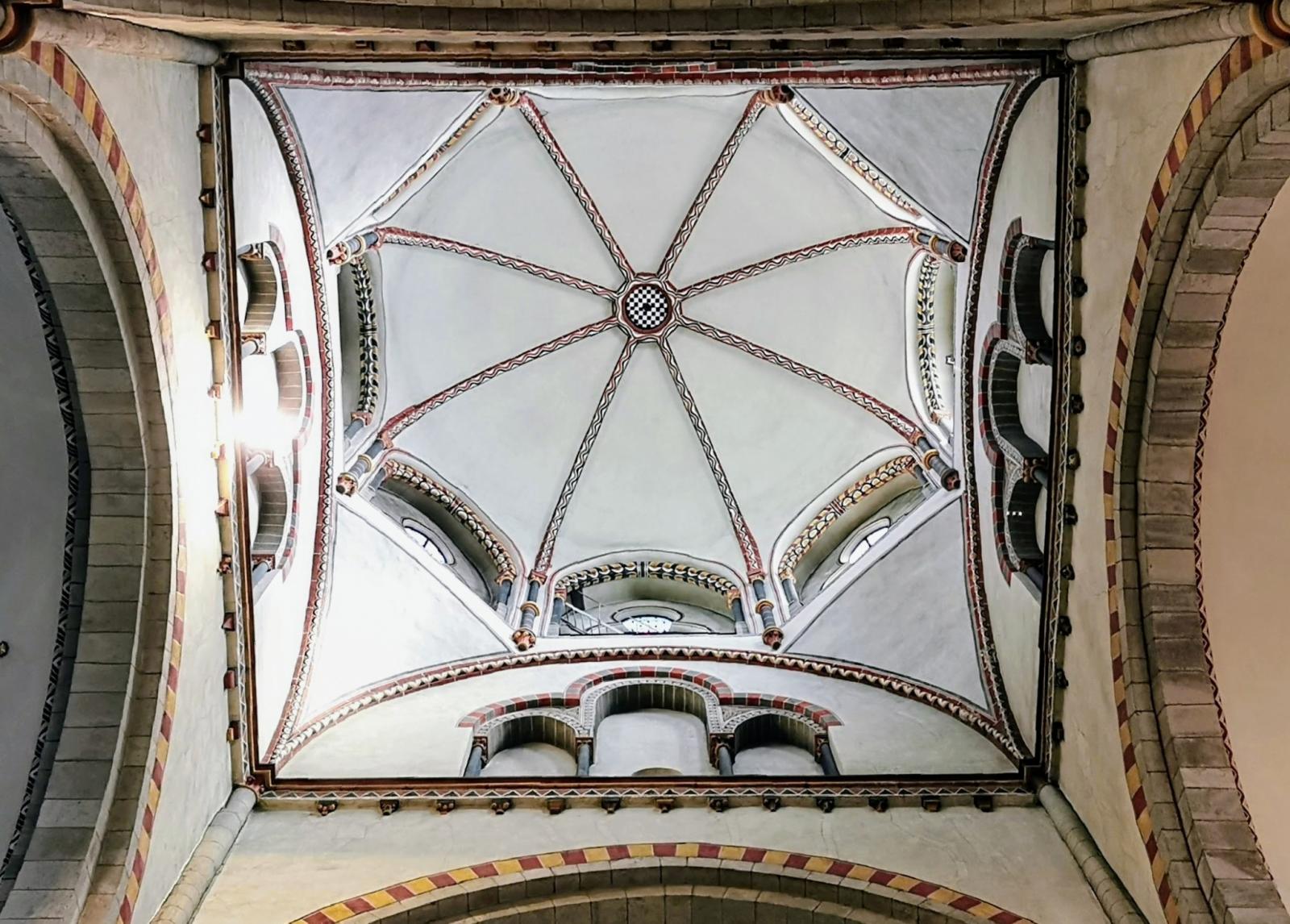 Deckenansicht im Vierungsbereich, St. Quirinus Neuss