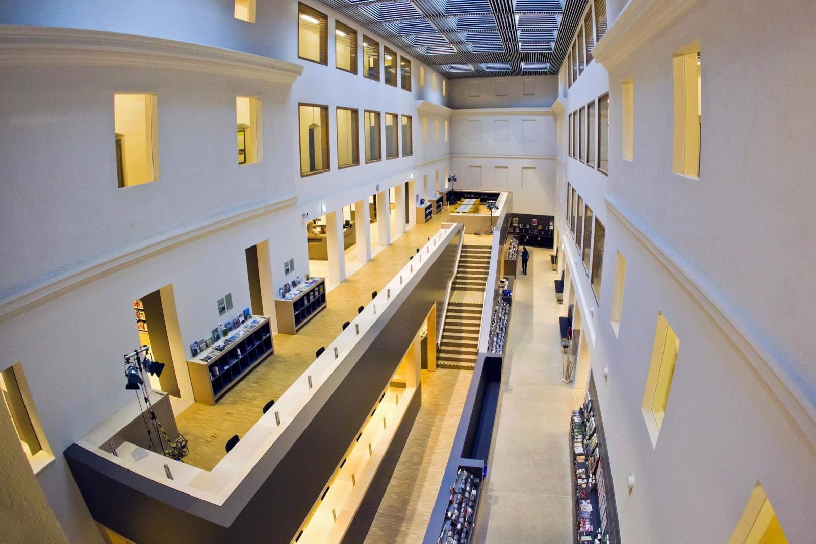Lichthof im Haus der Bildung