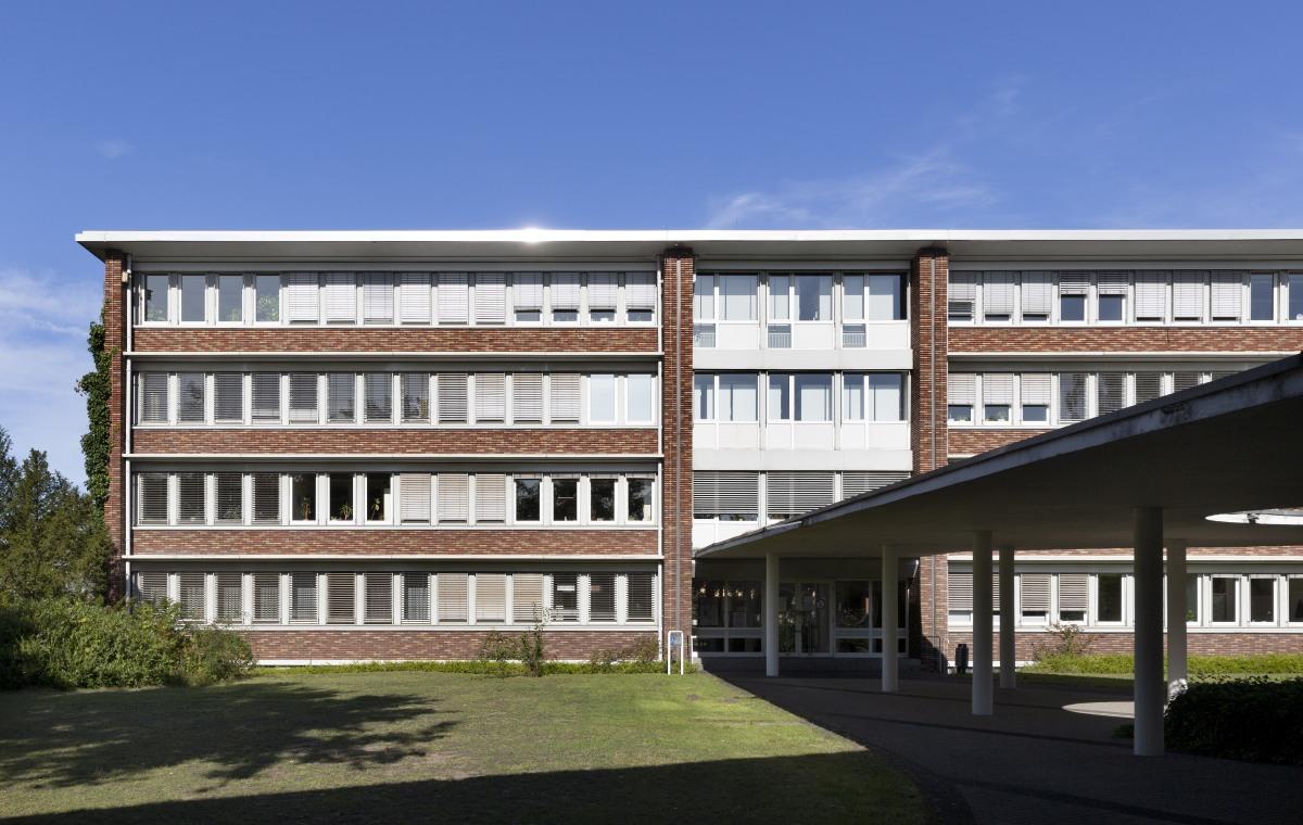 Rathaus Dorsten Verwaltungstrakt mit überdachtem Verbindungsgang