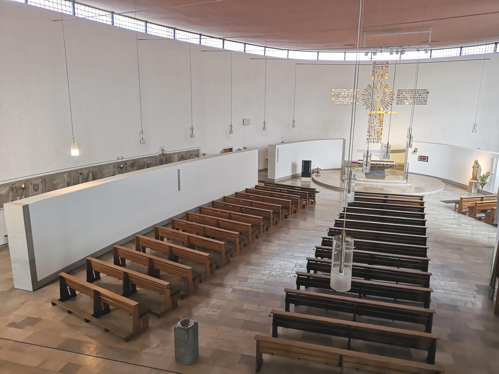 Kirchenraum St. Barbara Marl von oben
