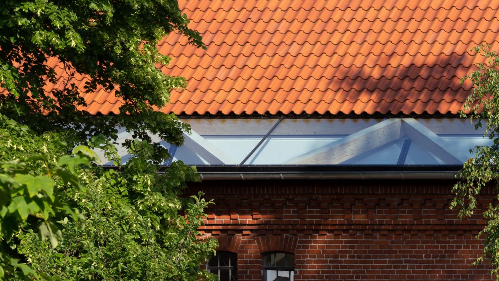 Neue Atelierräume, Fensterband Dachstuhl