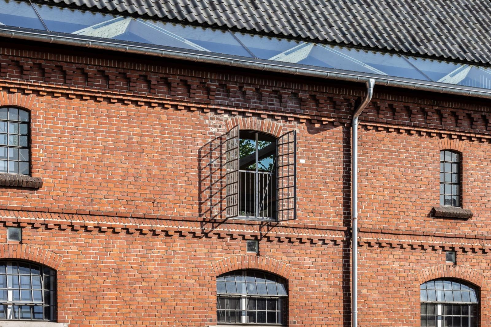 Neue Atelierräume, Fensterband Dachstuhl