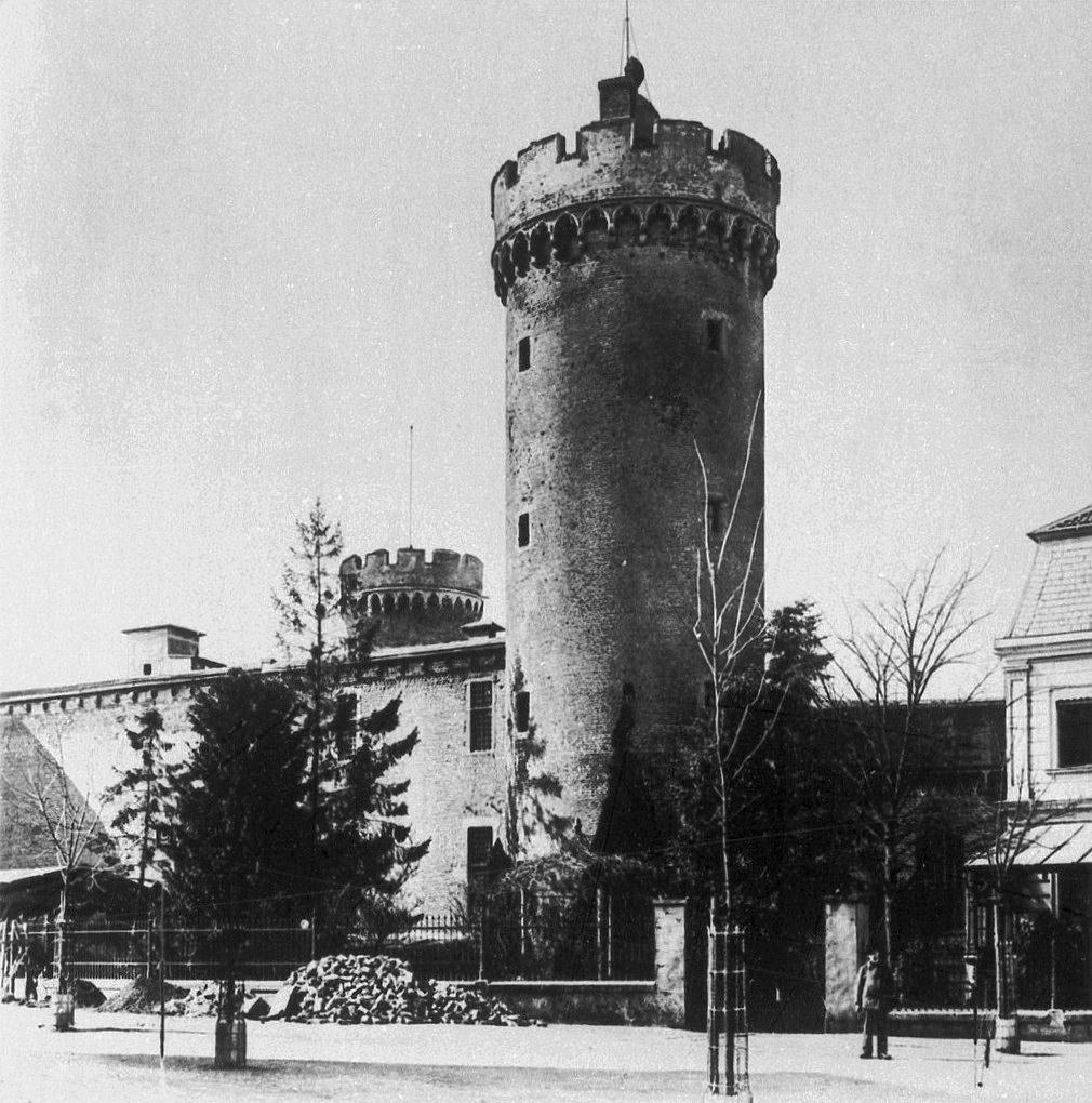 Ostturm der Burg gegen Ende des 19. Jahrhunderts