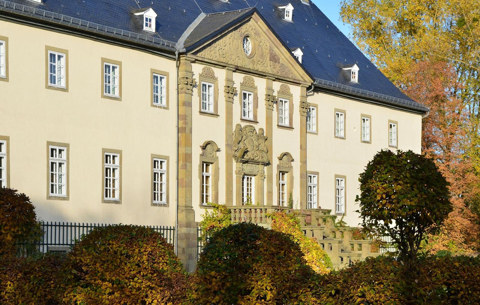 Schloss Alme, Außenperspektive Parkfassade, Mittelrisalit